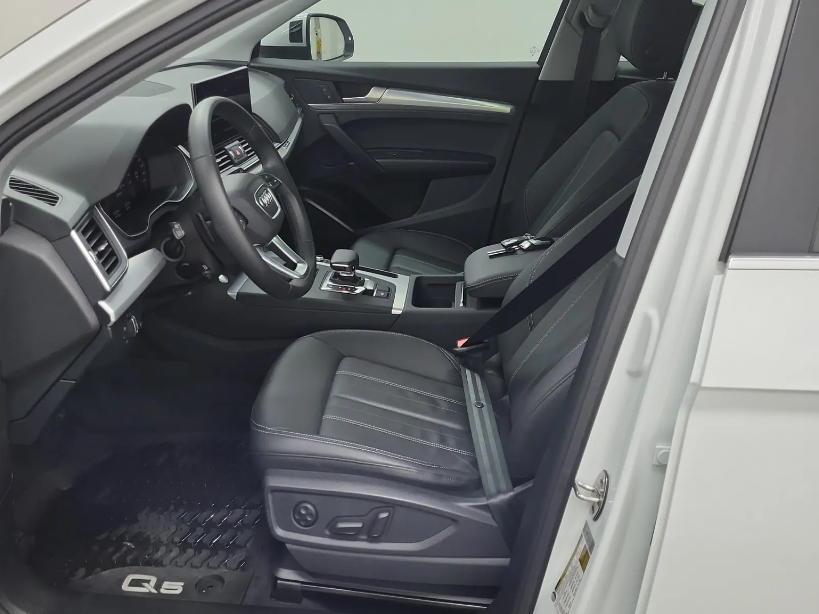 Front Interior Photo