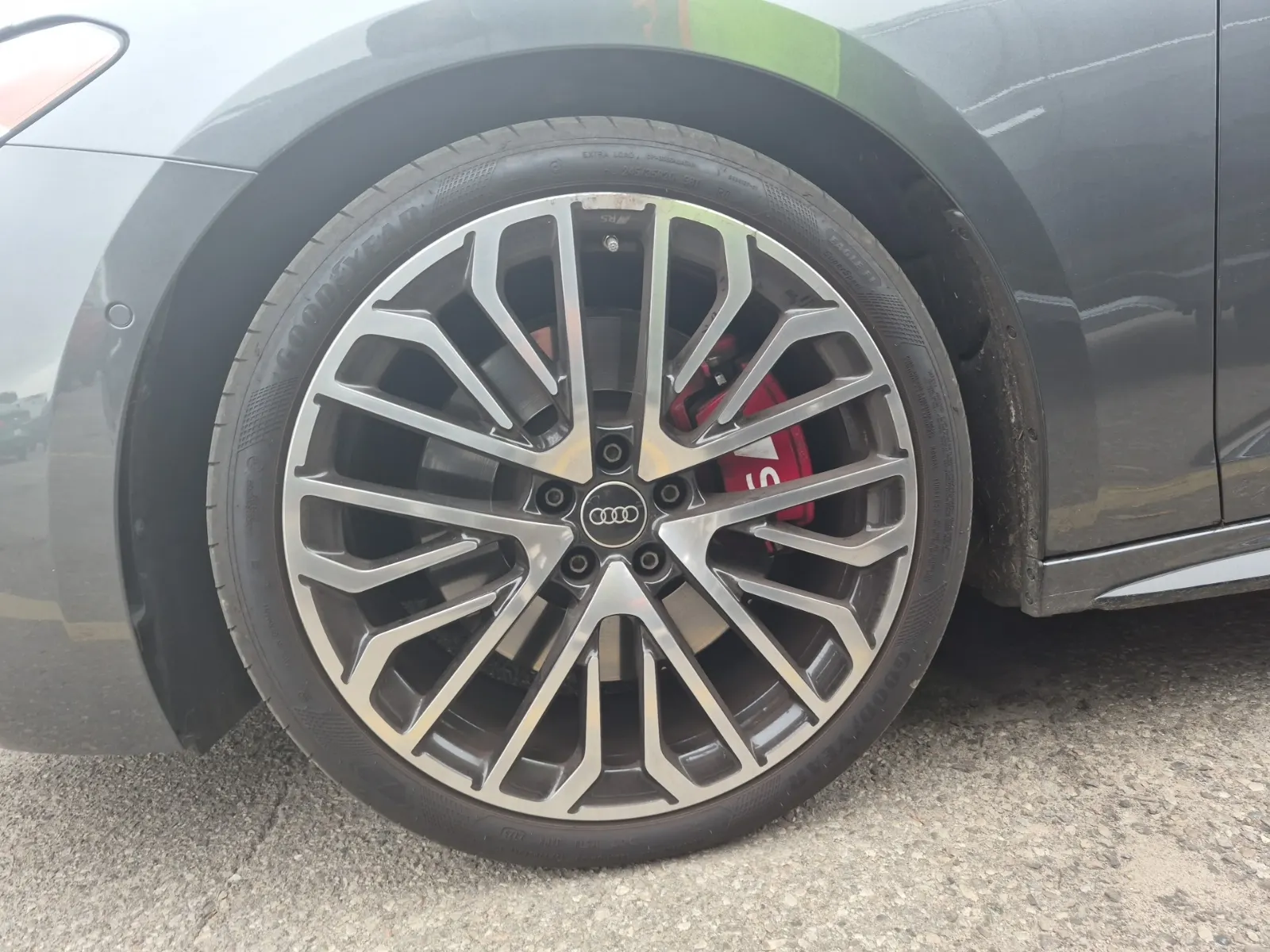 Front driver wheel/tire photo