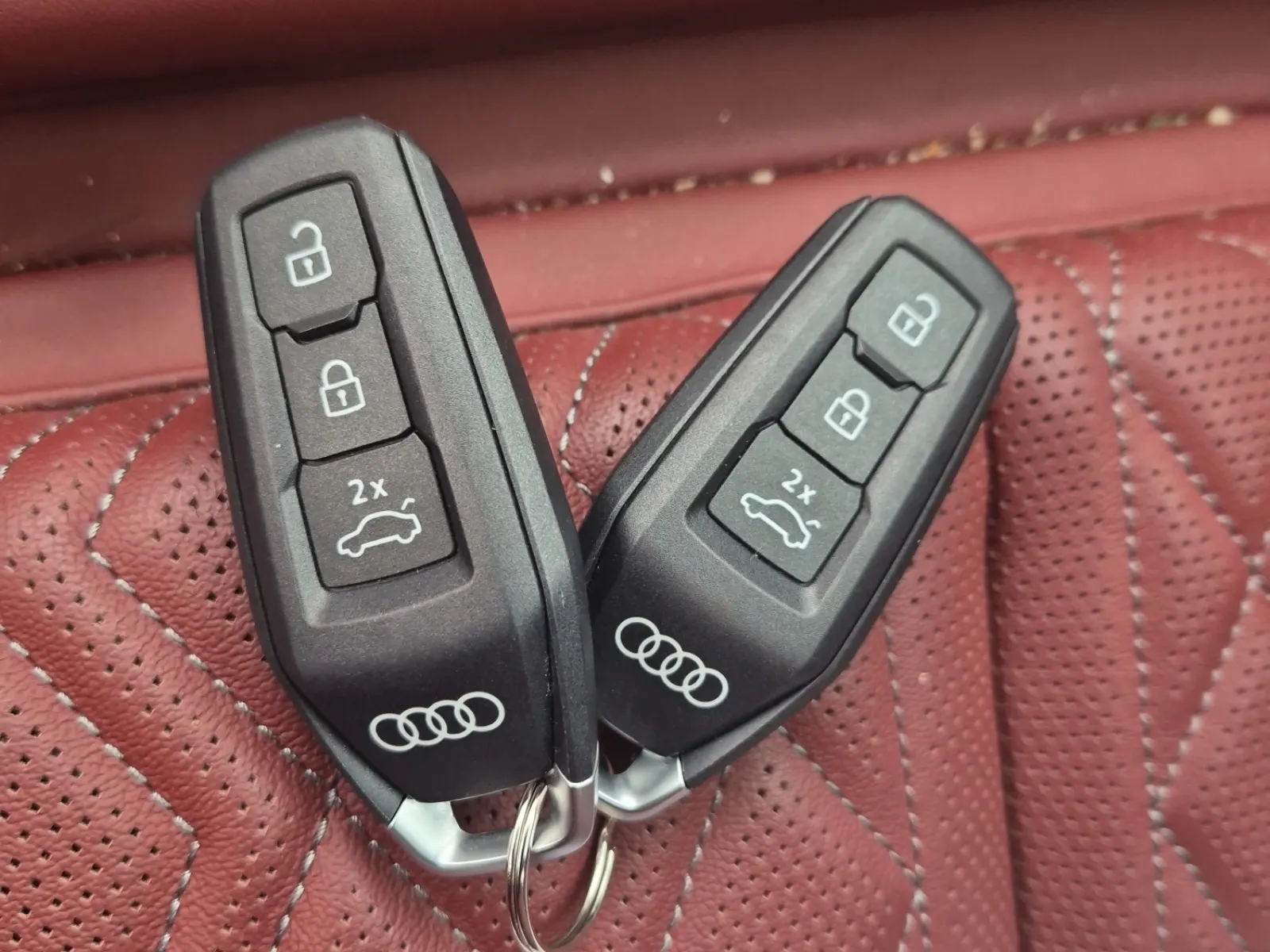 Keys/Fobs/Manual Photo