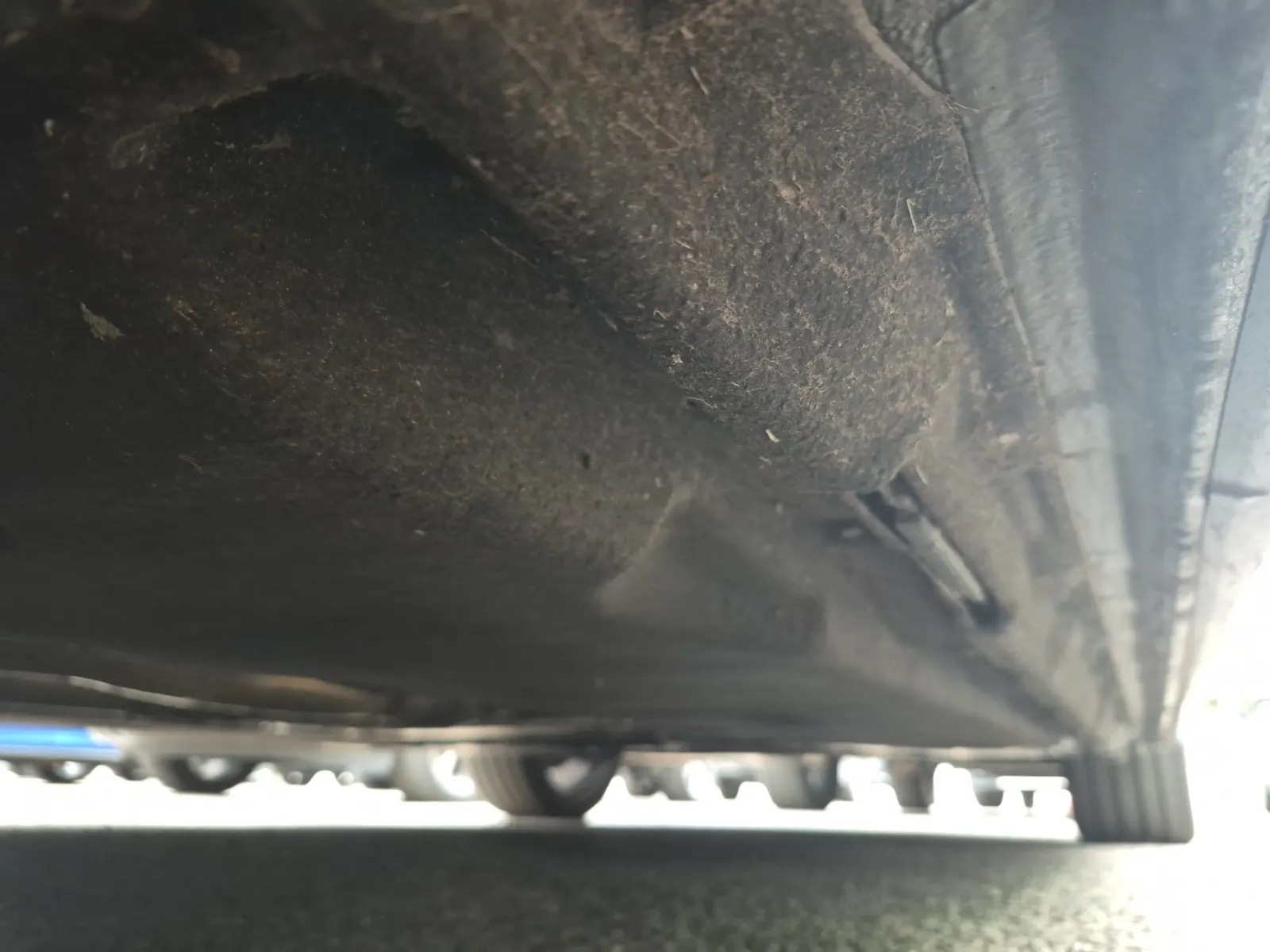 Undercarriage - Driver Photo