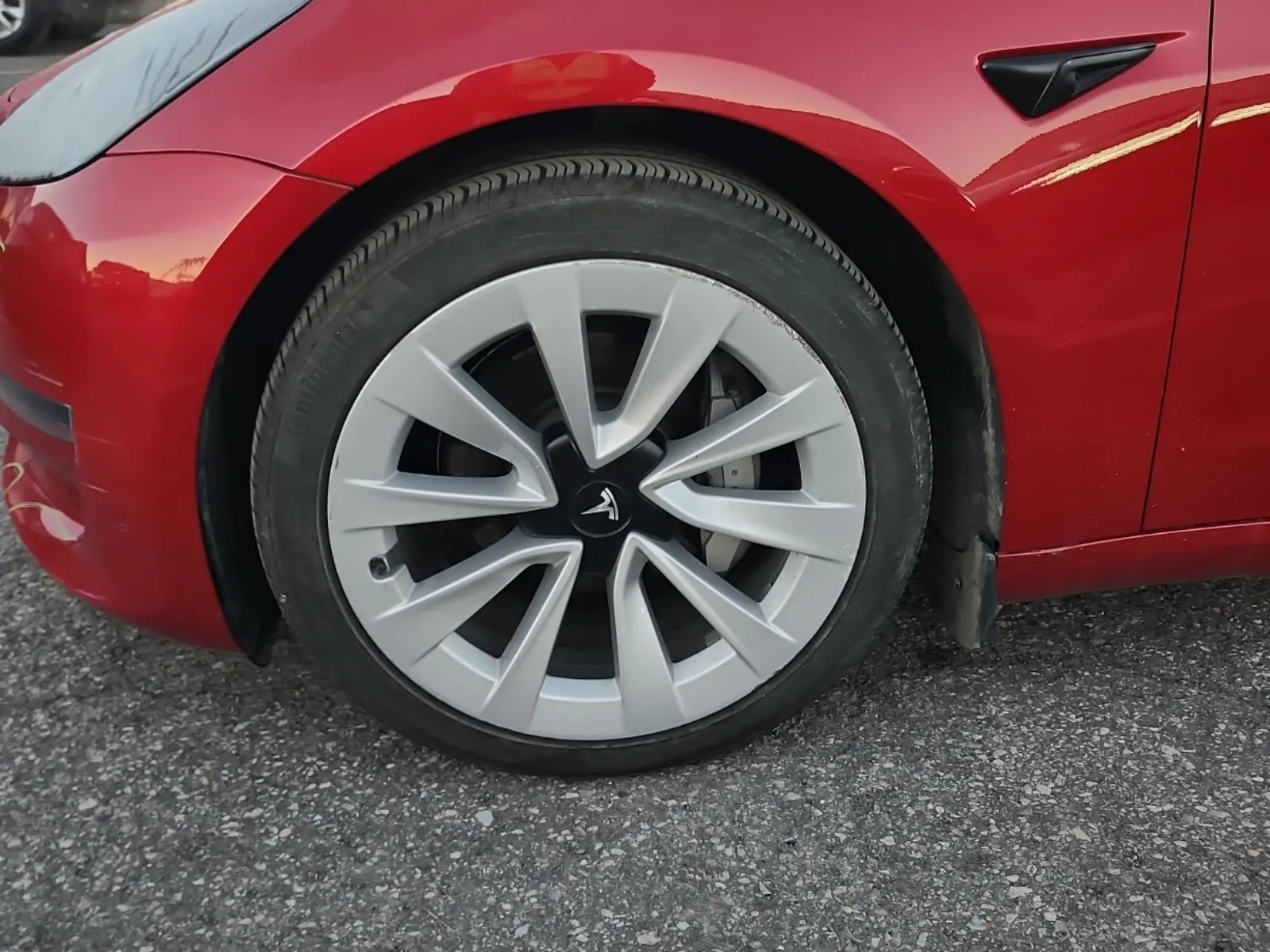 Front driver wheel/tire photo