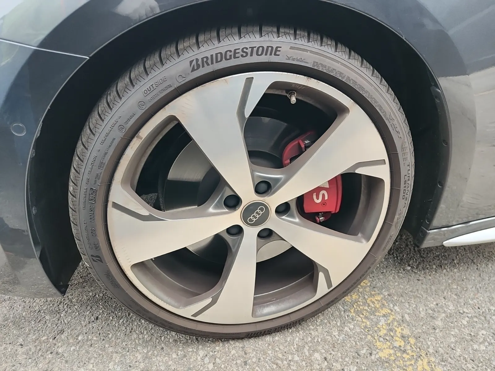 Front driver wheel/tire photo