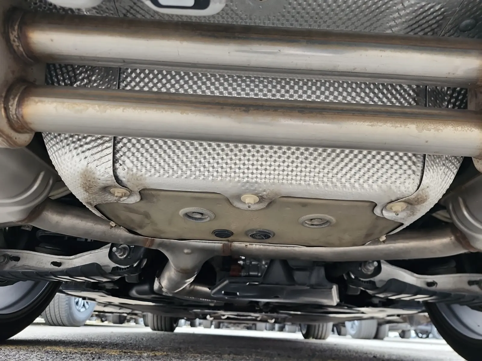 Undercarriage - Rear Photo