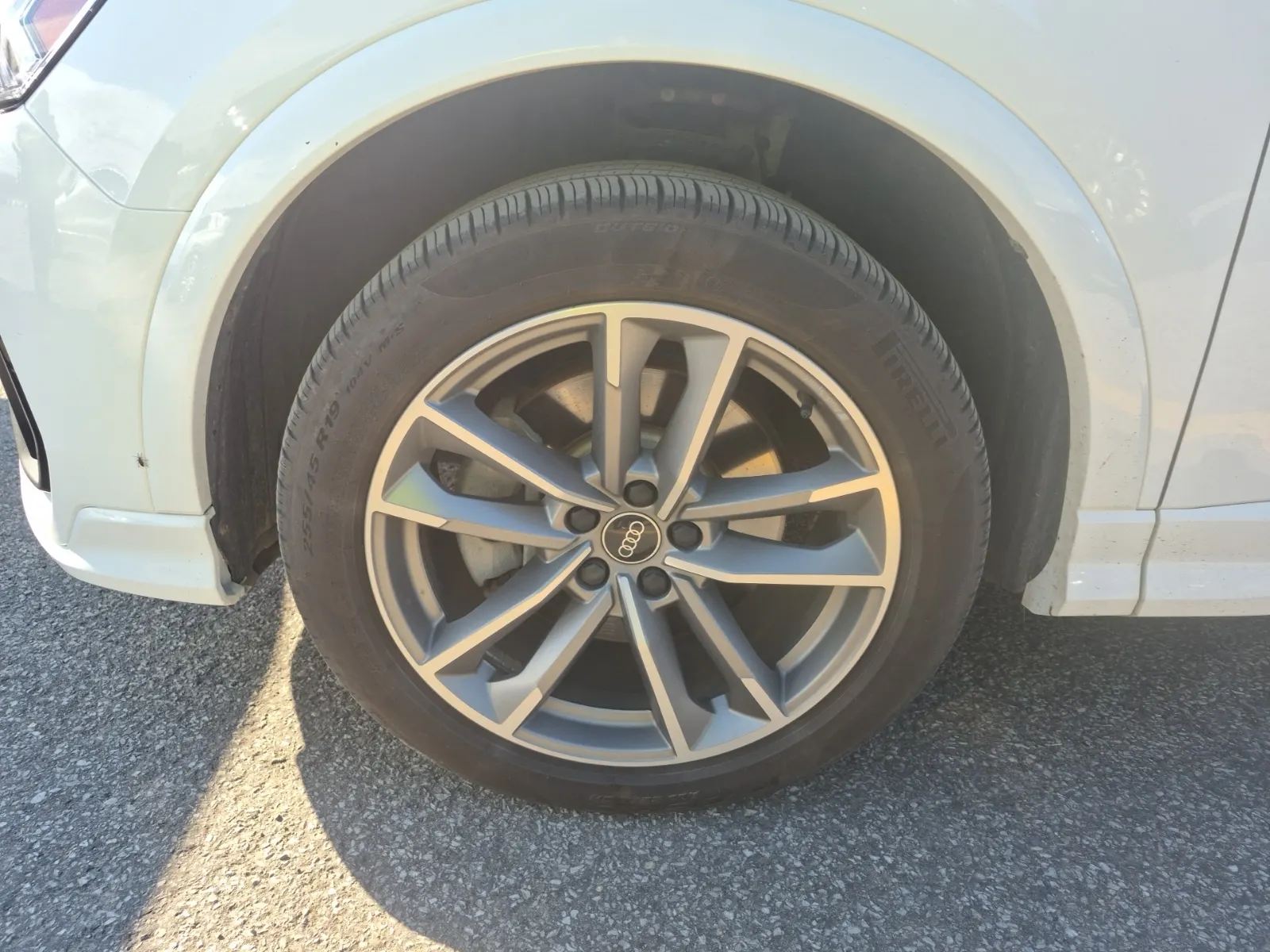 Front driver wheel/tire photo