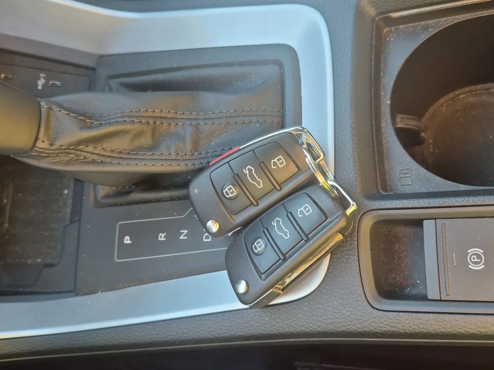 Keys/Fobs/Manual Photo