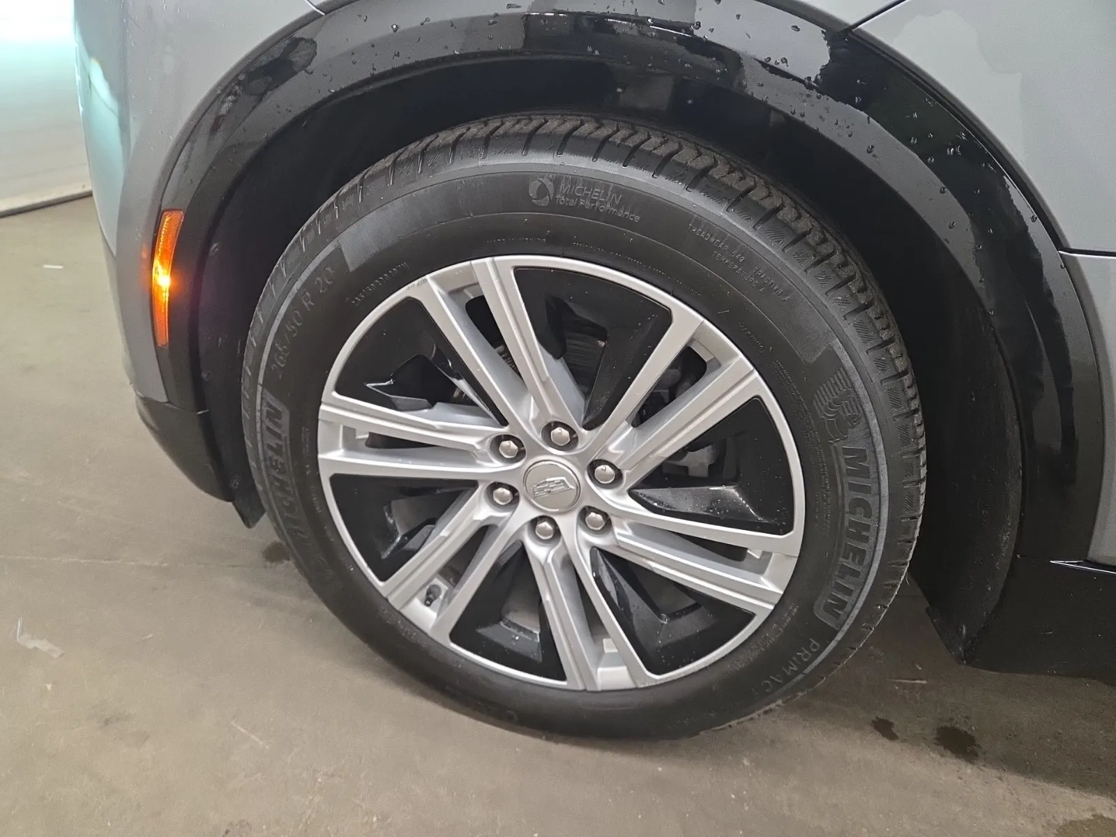 Front driver wheel/tire photo