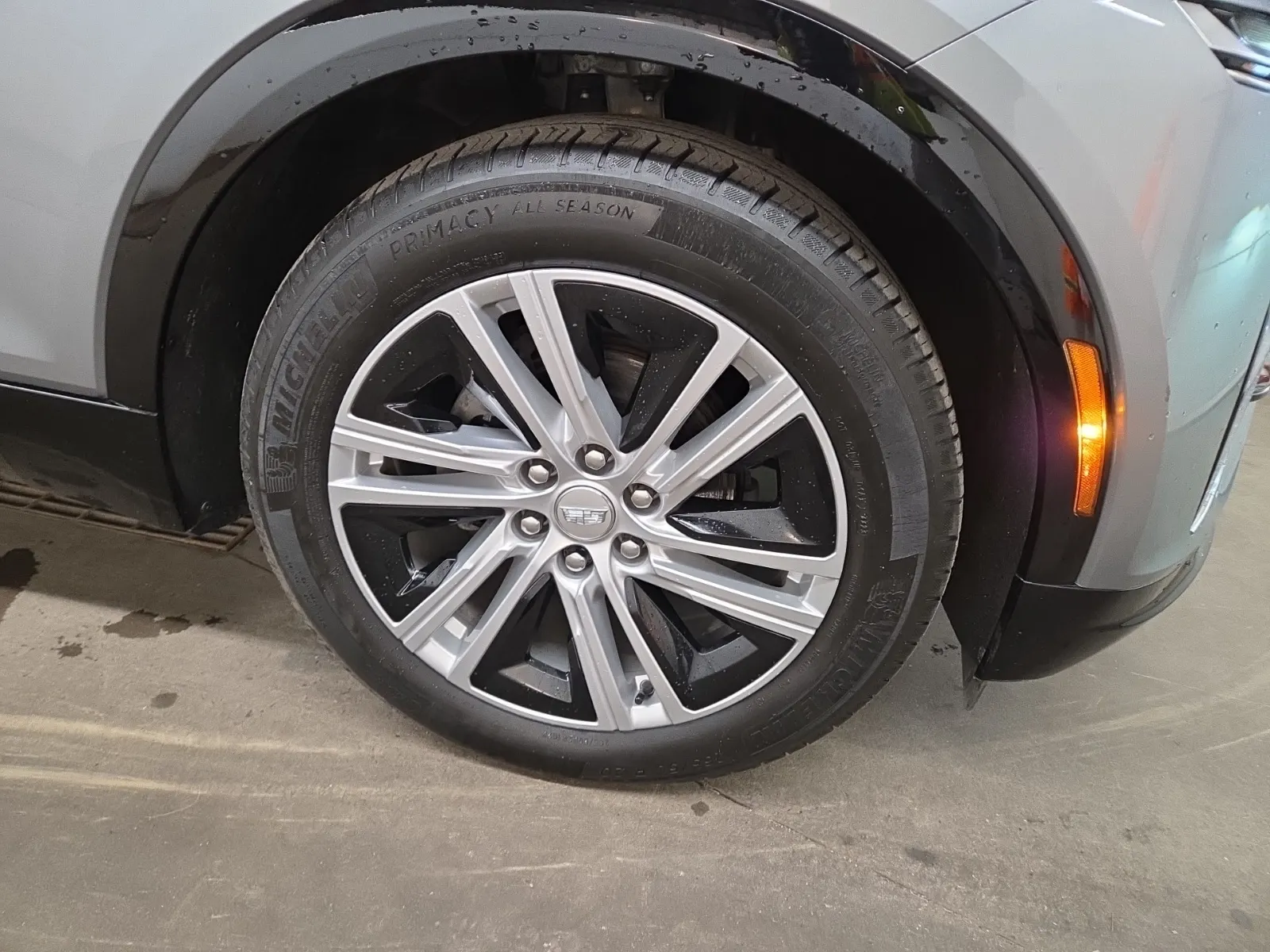 Right Front Wheel/Tire Photo