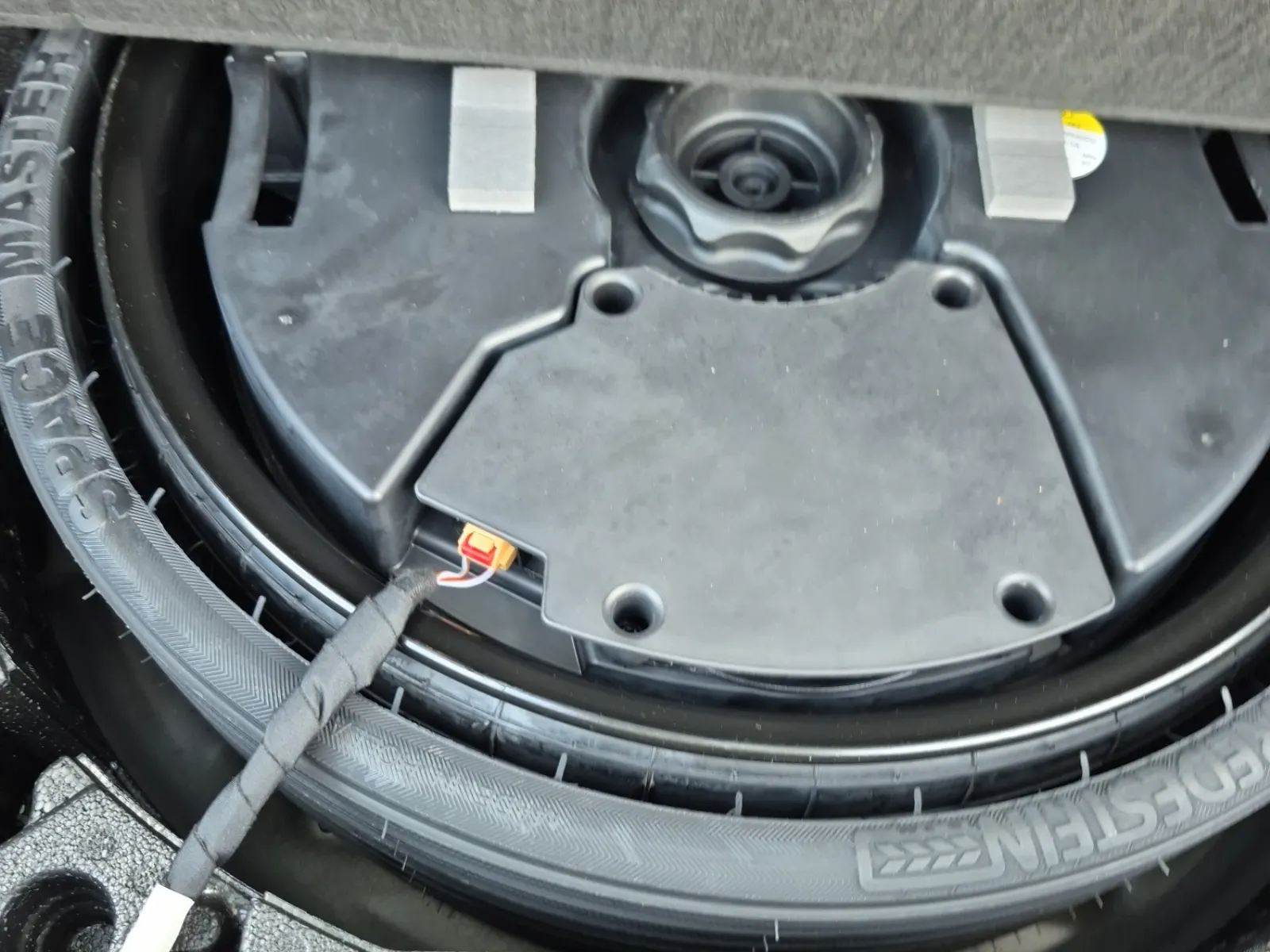 Spare Tire & Wheel Photo