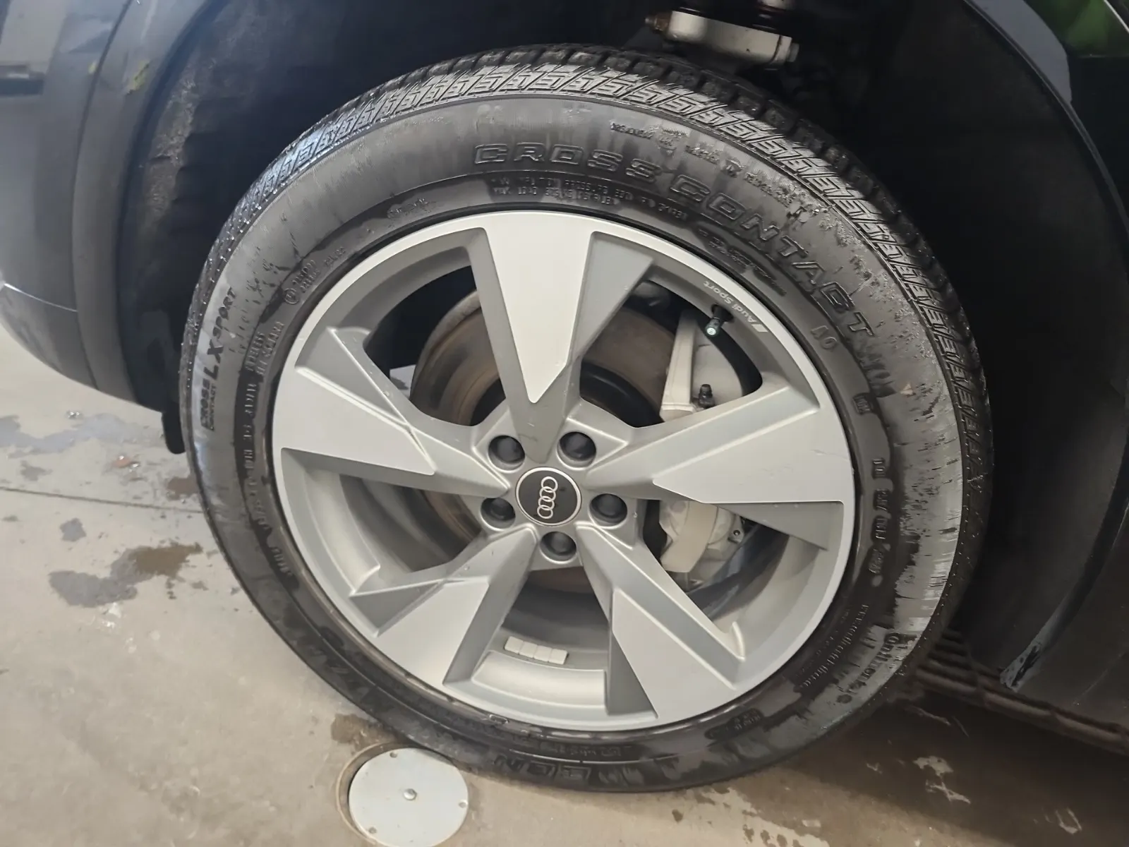 Front driver wheel/tire photo