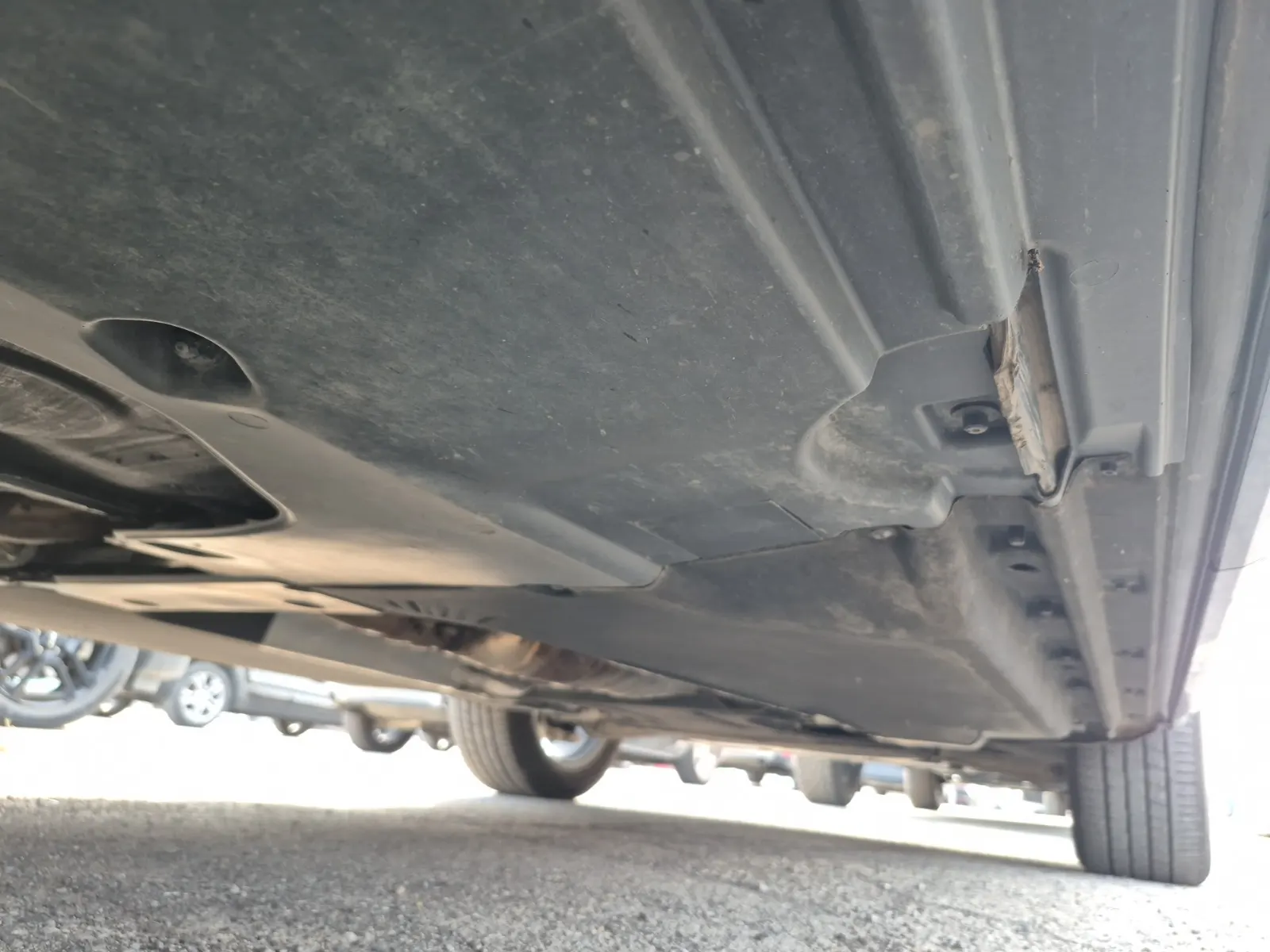 Undercarriage - Passenger Photo