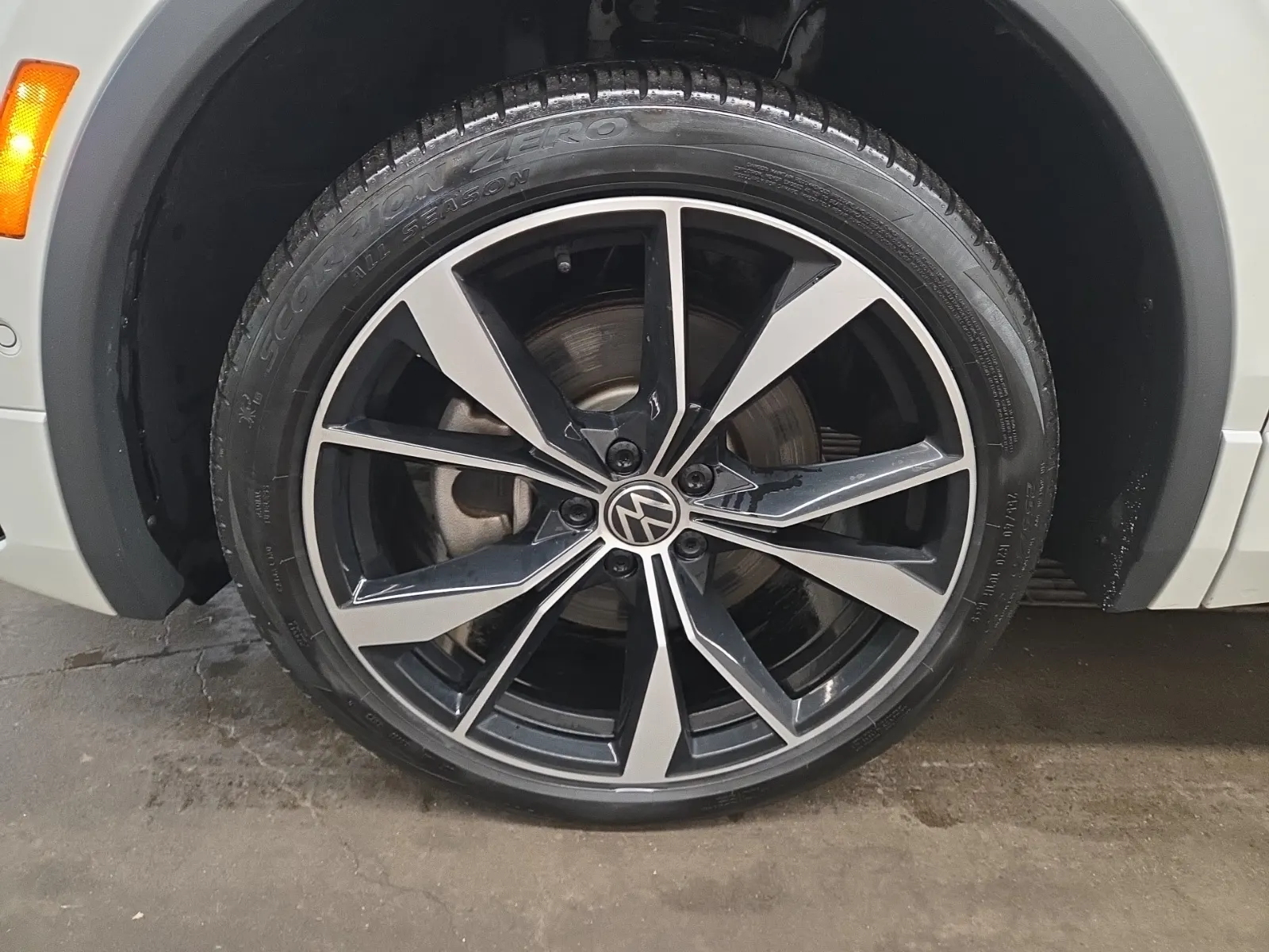 Front driver wheel/tire photo