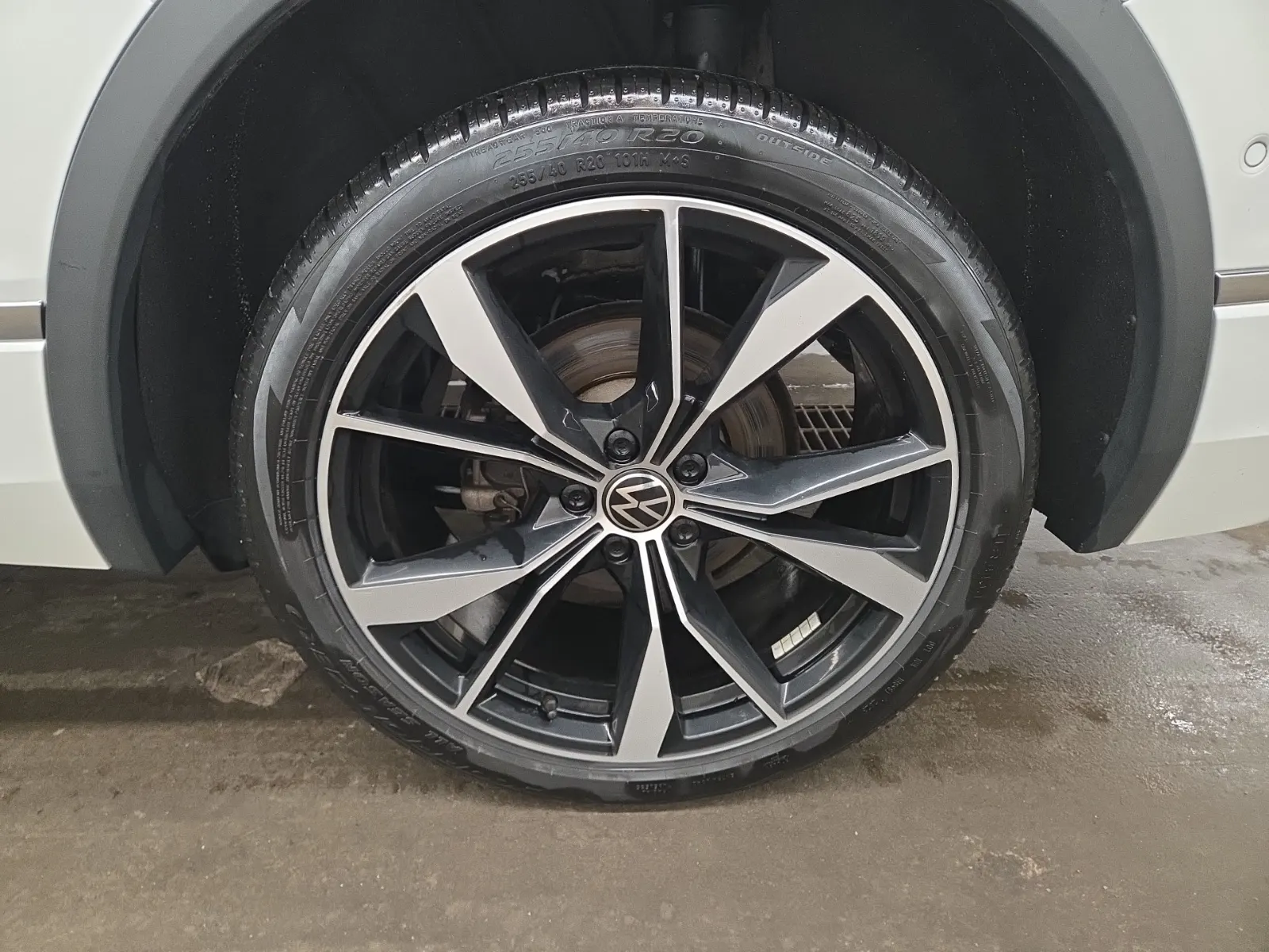 Left Rear Wheel/Tire Photo