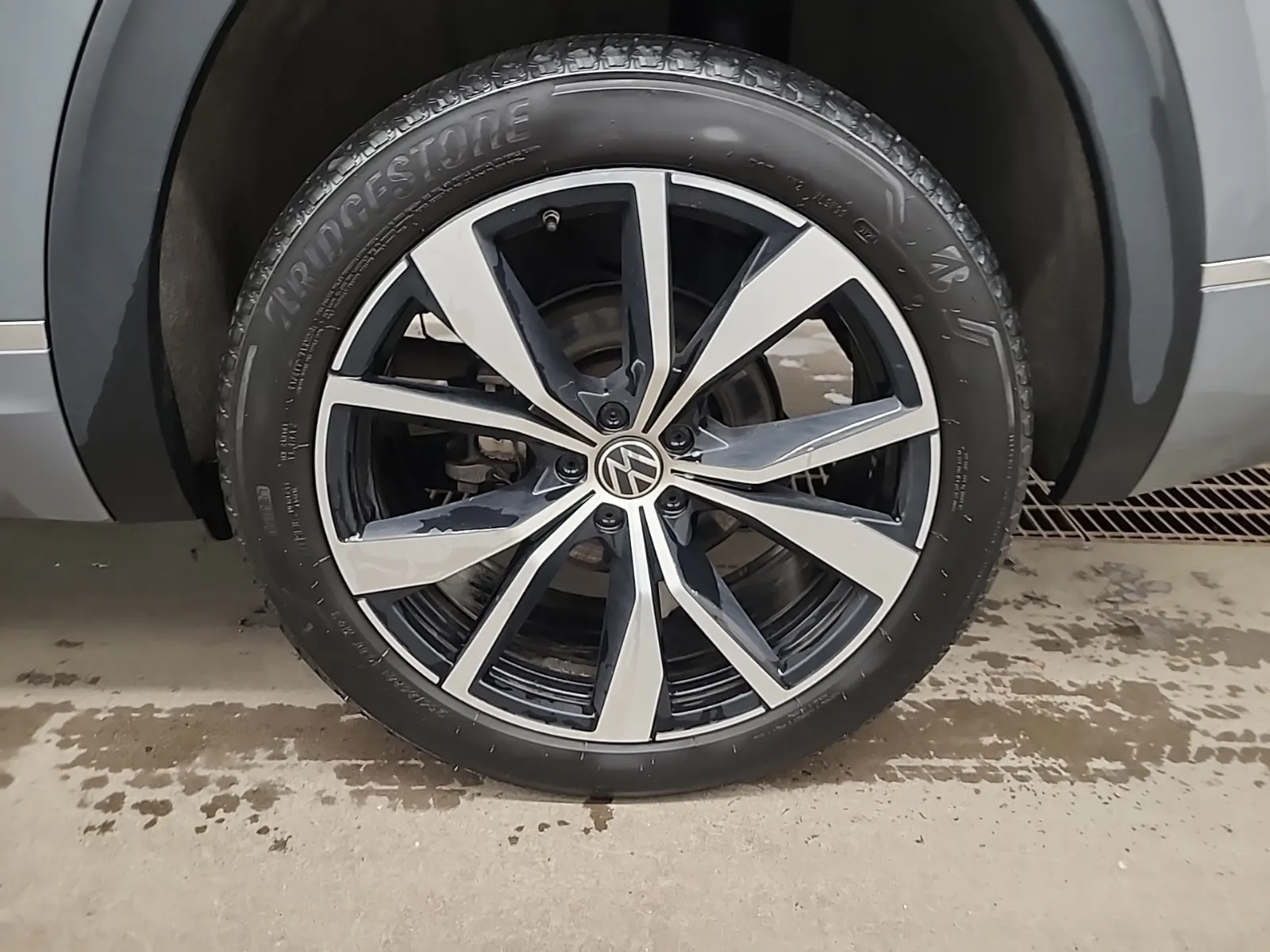Left Rear Wheel/Tire Photo