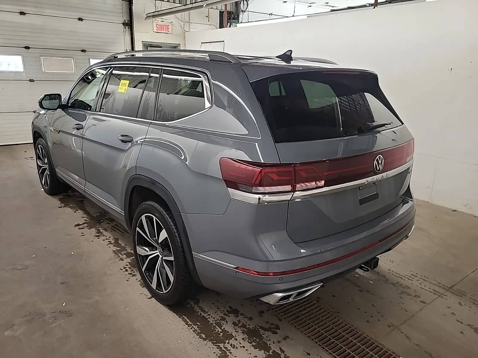 Driver Rear 3/4 Photo