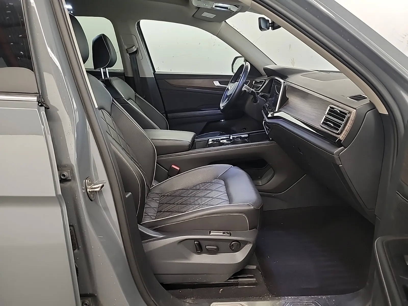 Right Side Interior Photo