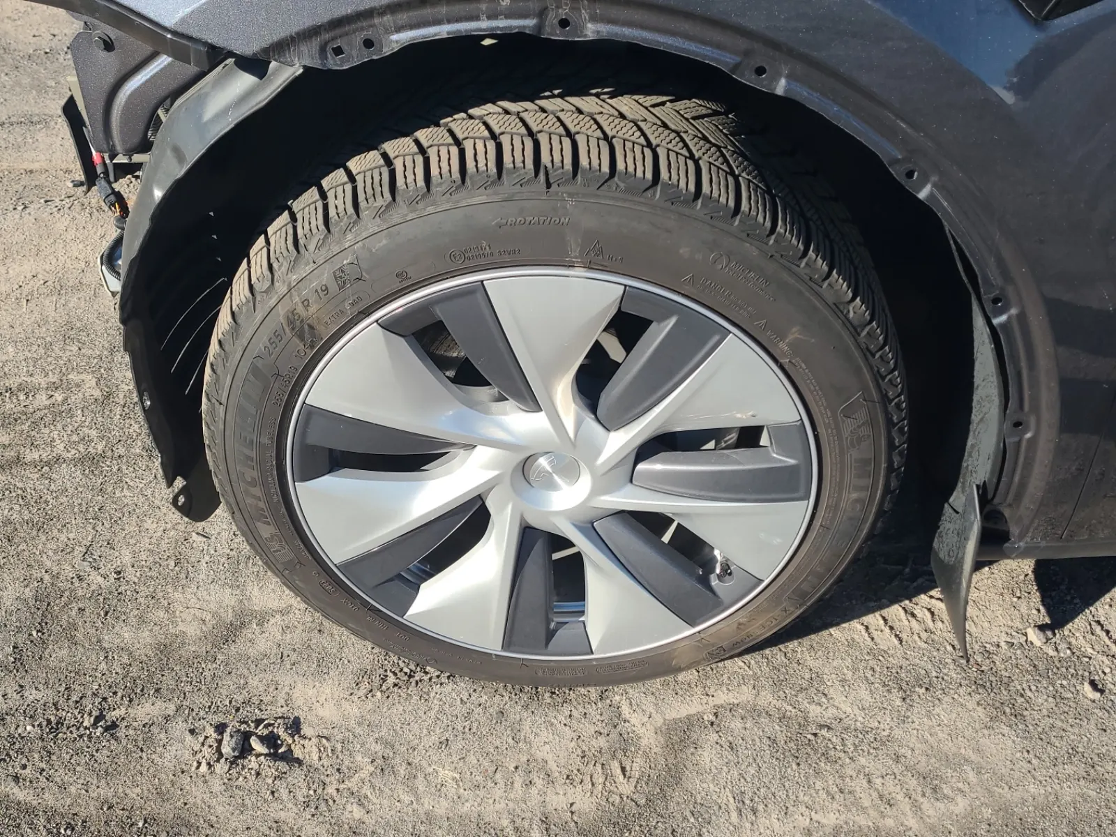 Front driver wheel/tire photo