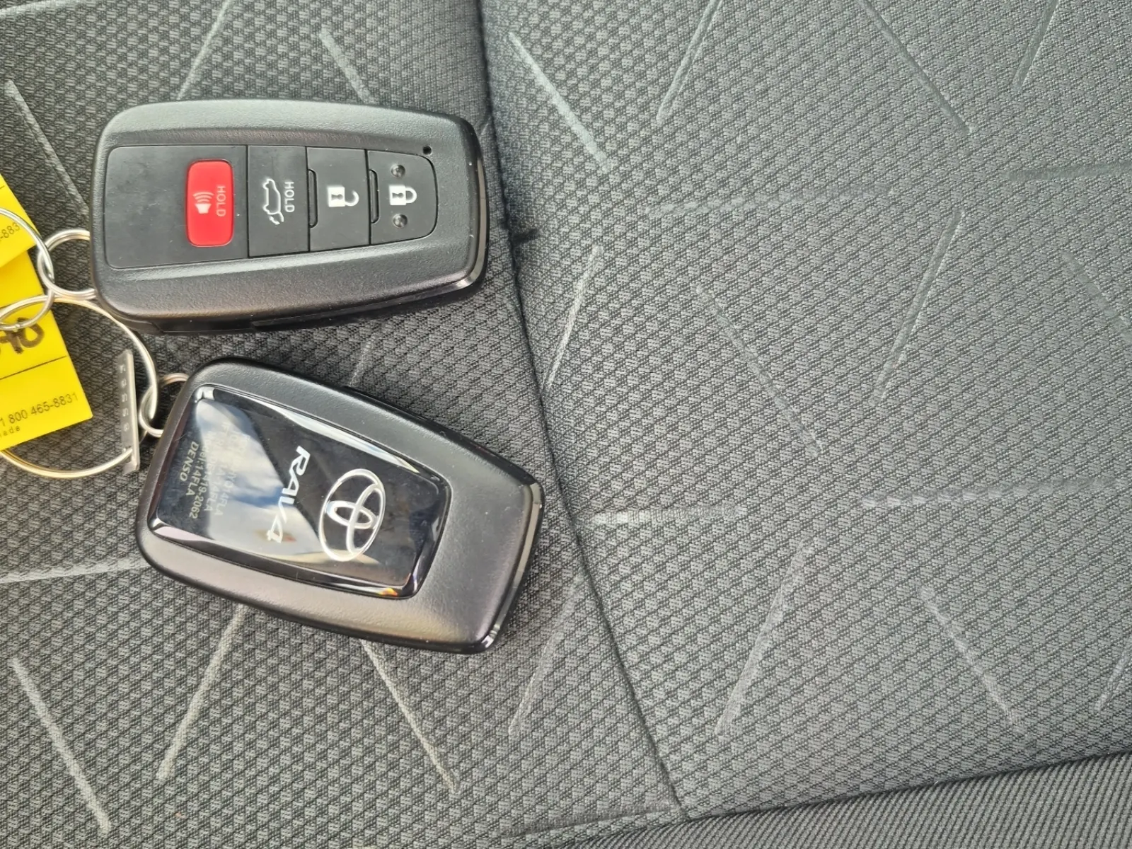 Keys/Fobs/Manual Photo