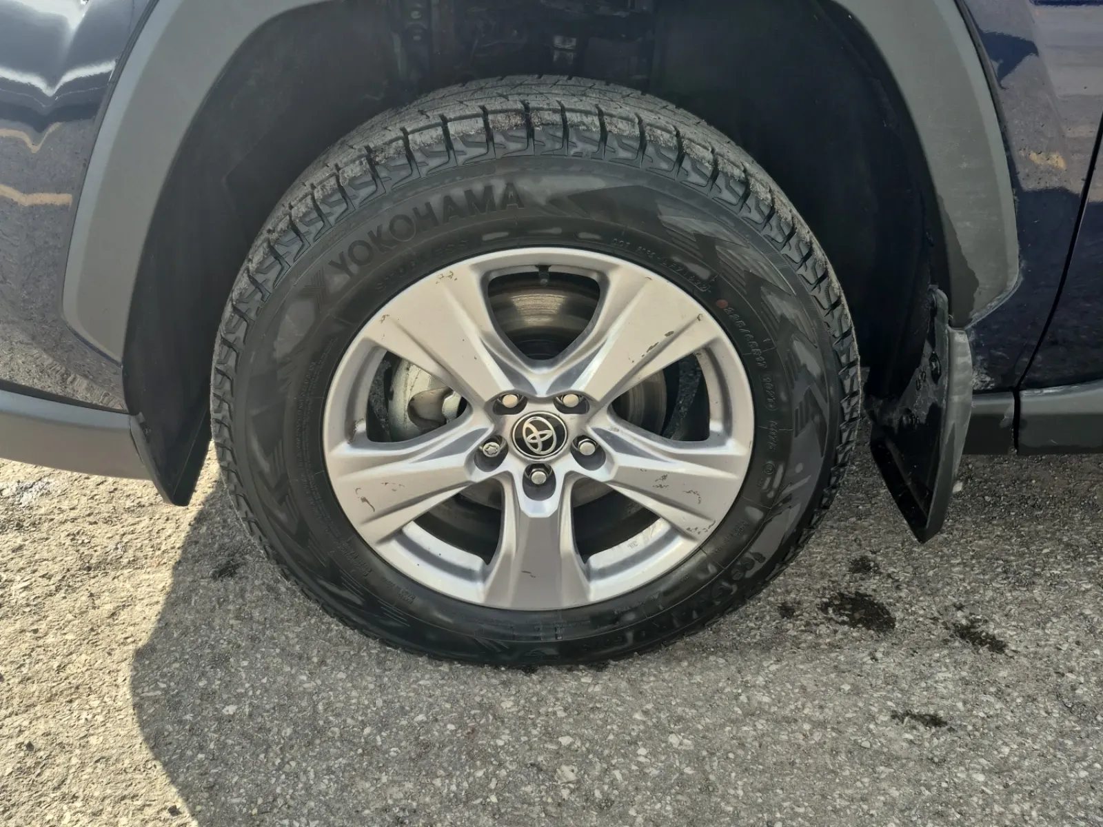 Front driver wheel/tire photo