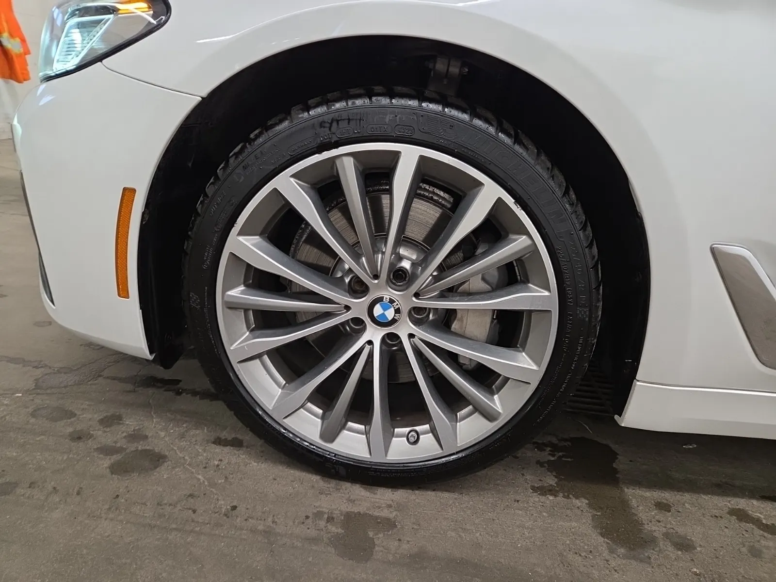 Front driver wheel/tire photo