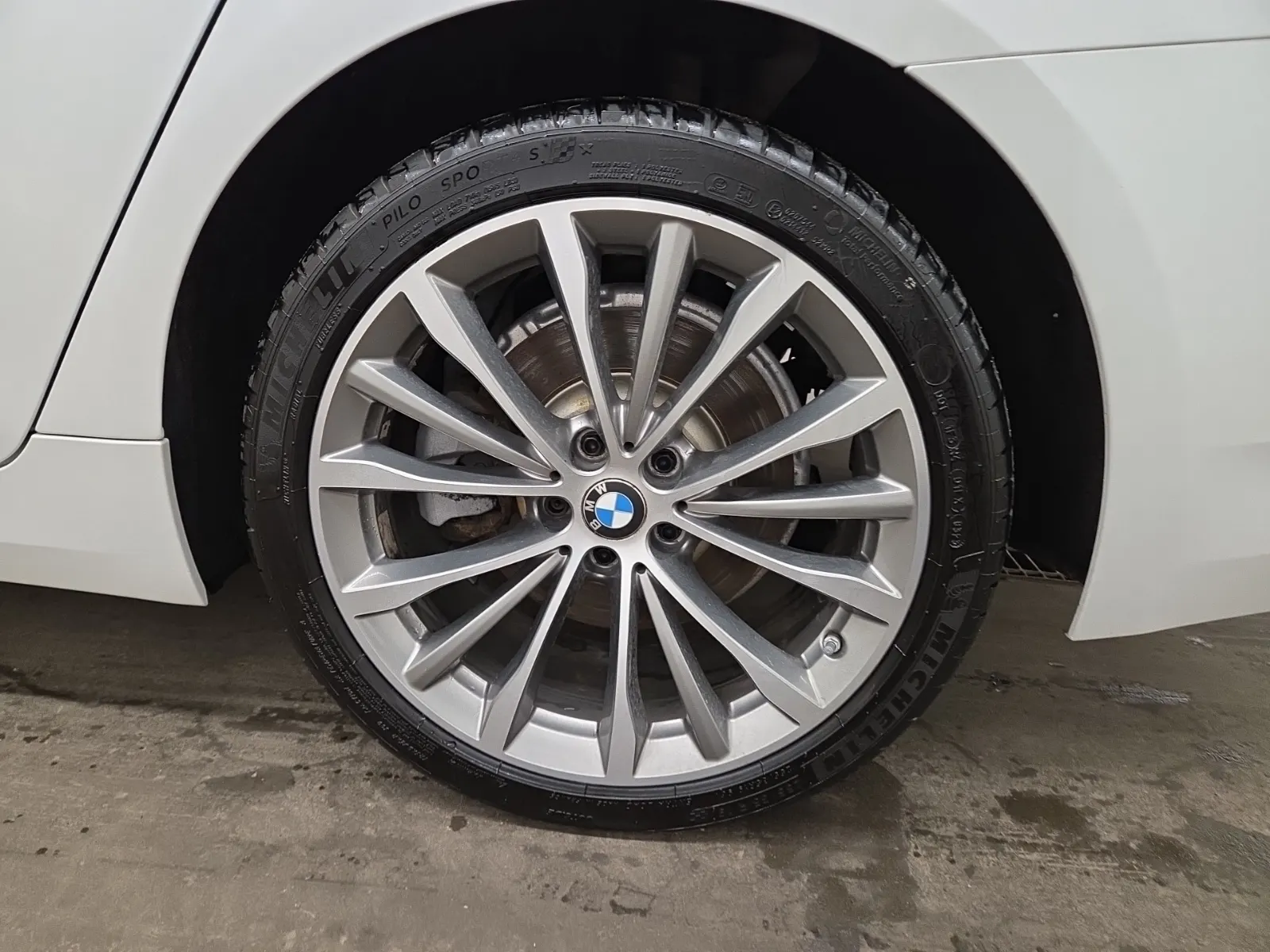 Left Rear Wheel/Tire Photo