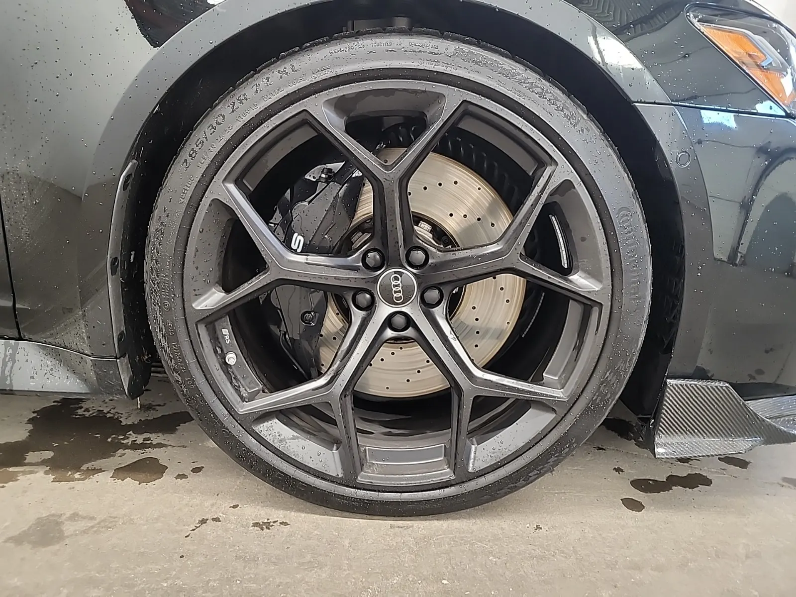 Right Front Wheel/Tire Photo