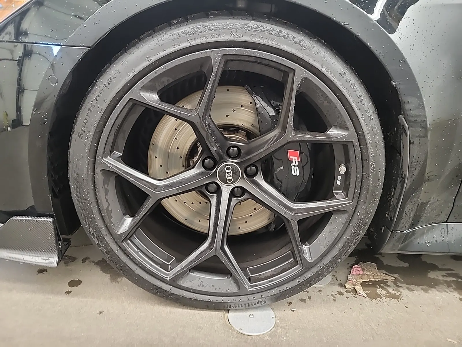 Front driver wheel/tire photo