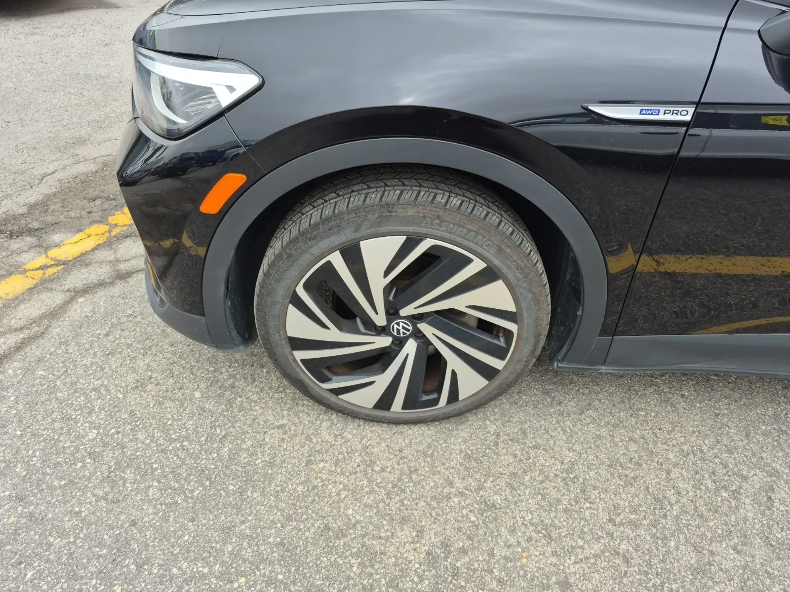 Front driver wheel/tire photo