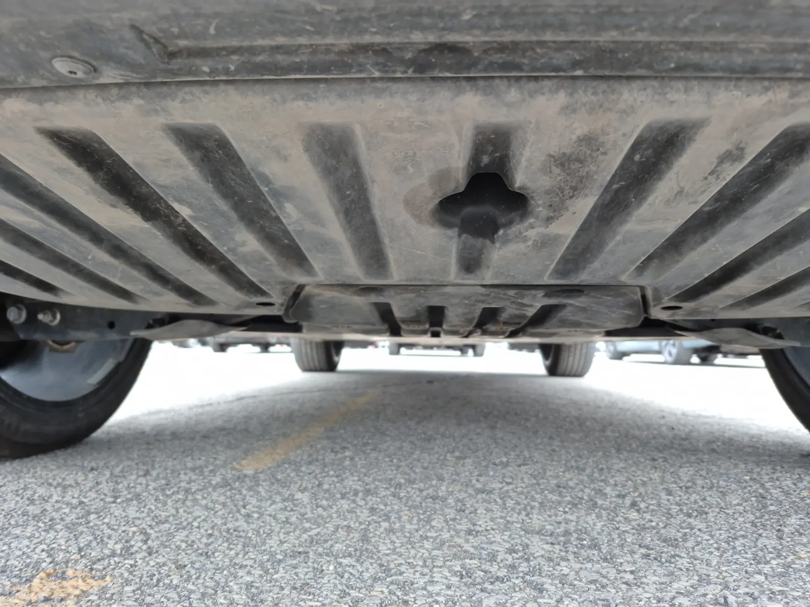 Undercarriage - Rear Photo