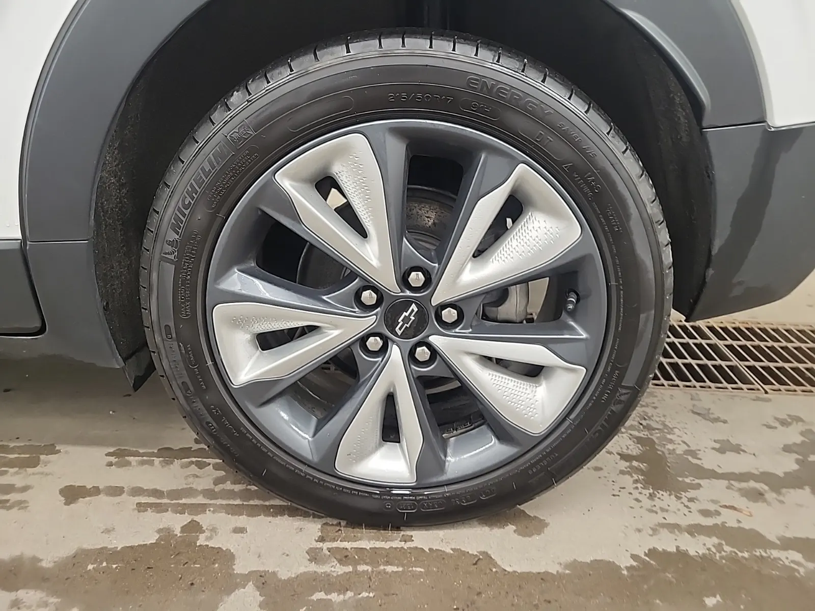 Left Rear Wheel/Tire Photo