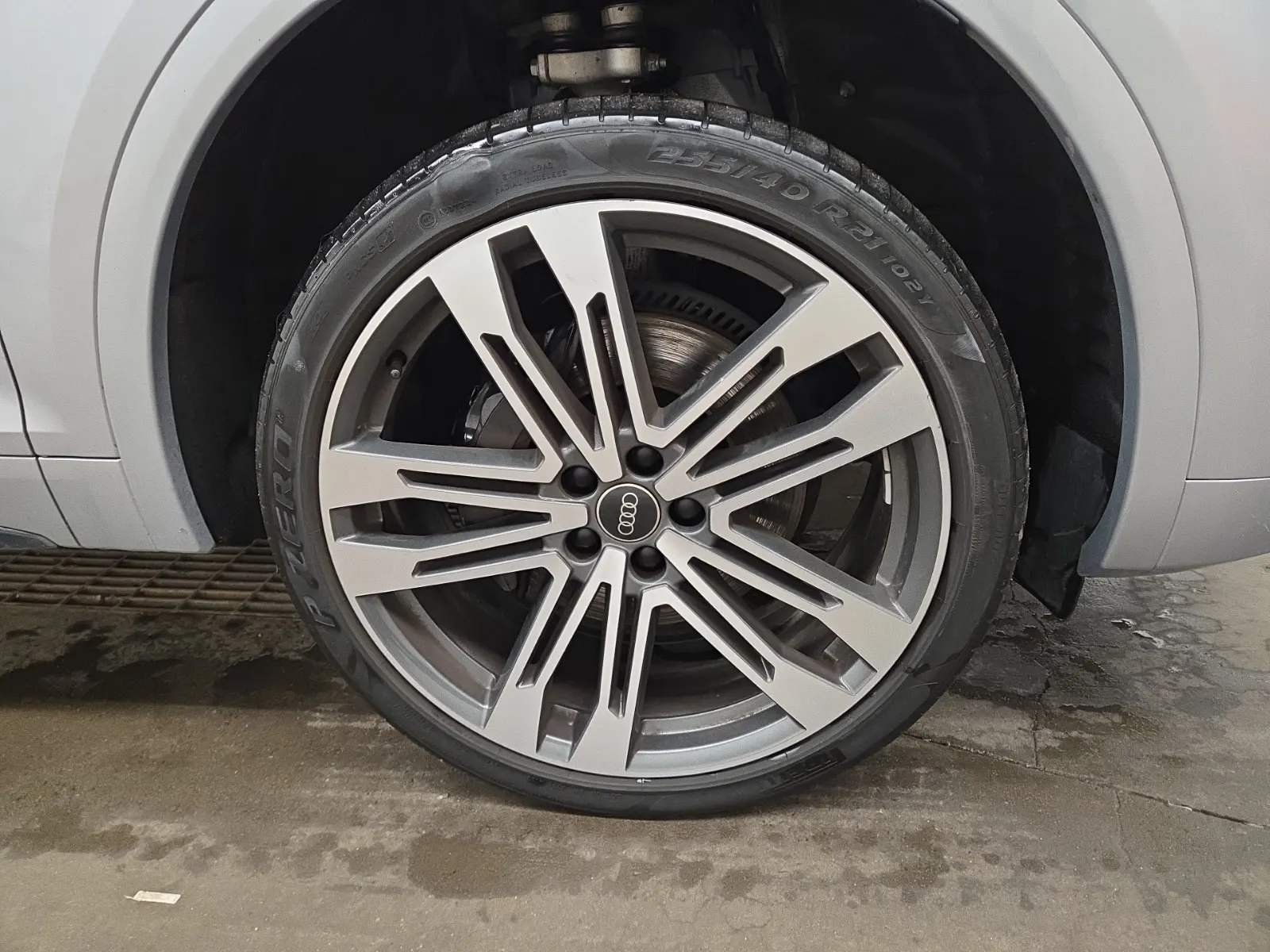 Right Front Wheel/Tire Photo