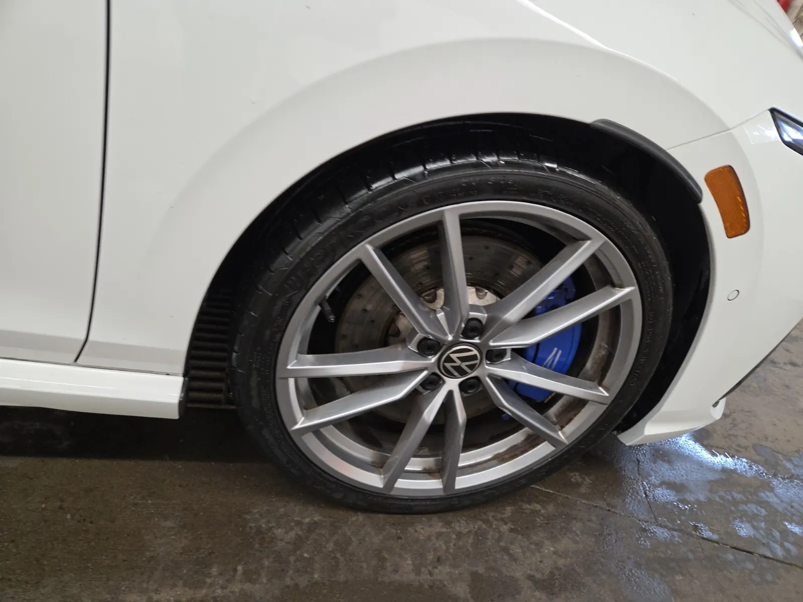 Right Front Wheel/Tire Photo