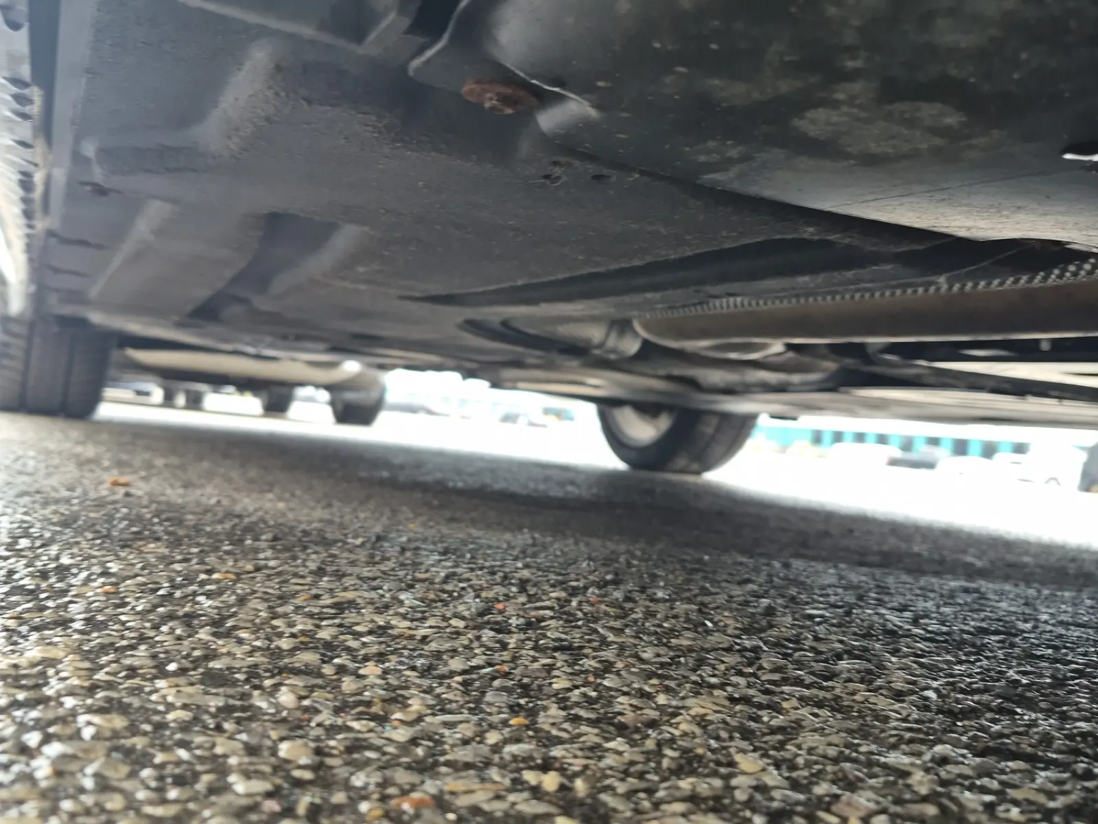 Undercarriage - Passenger Photo