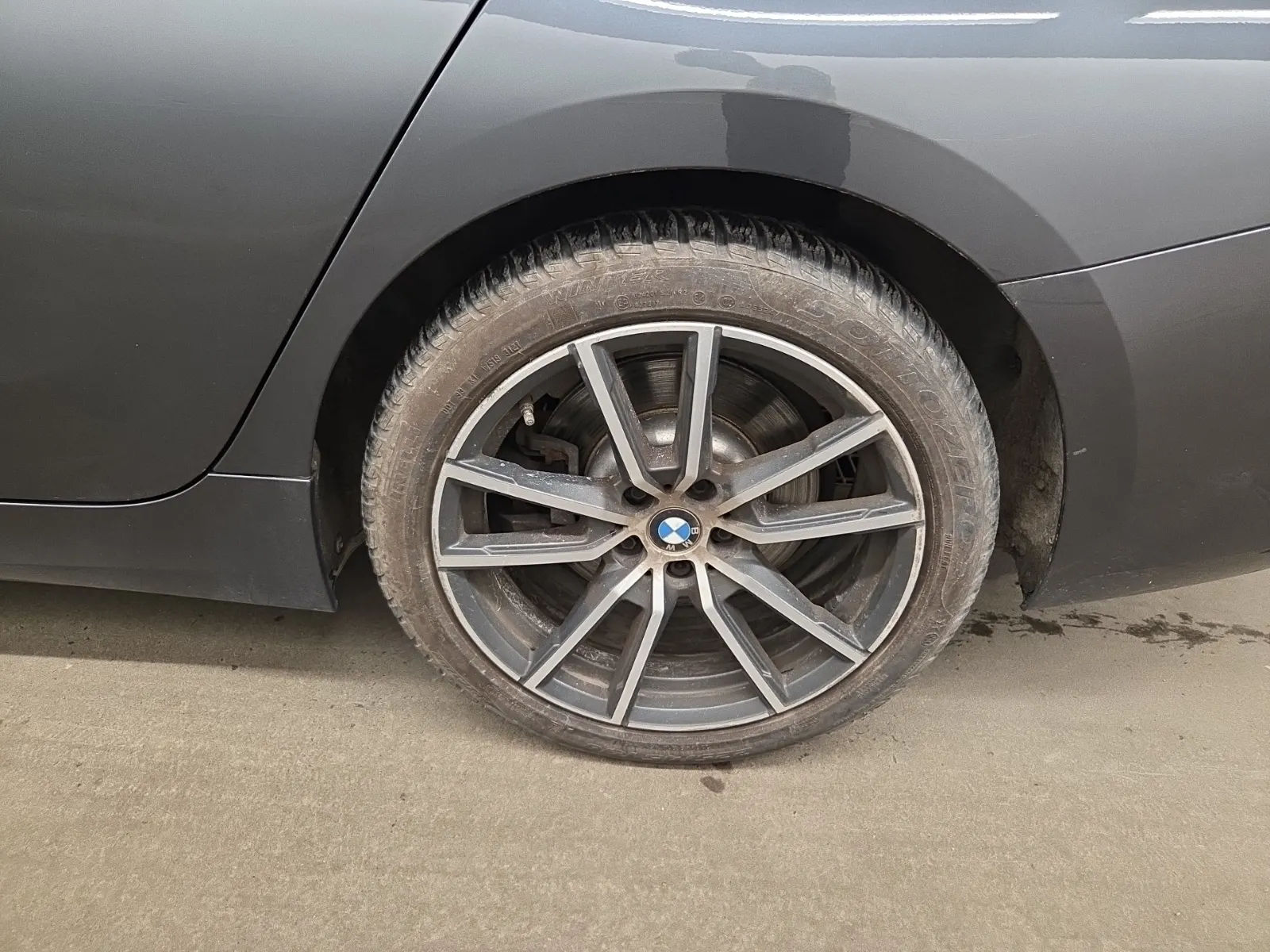 Left Rear Wheel/Tire Photo