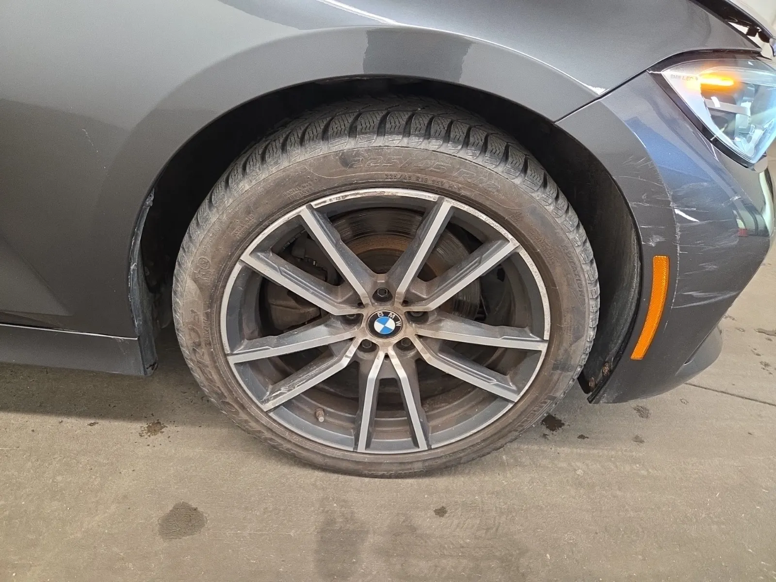 Right Front Wheel/Tire Photo