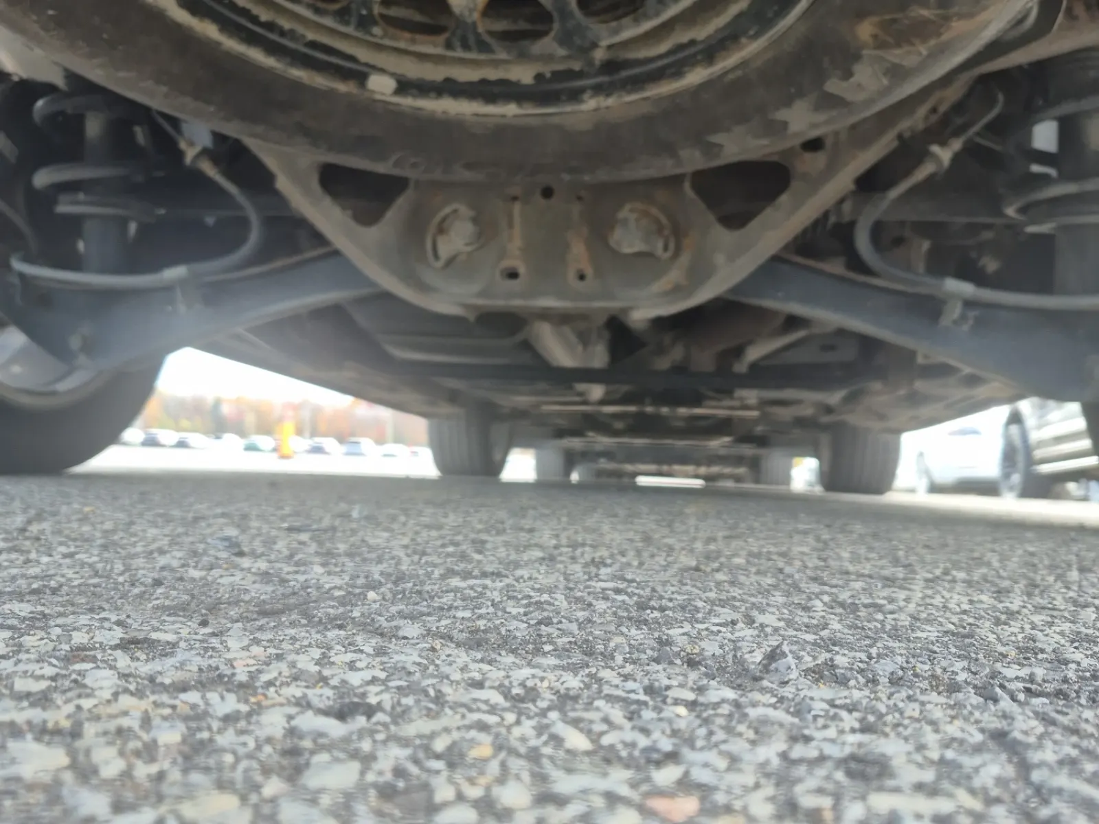 Undercarriage - Rear Photo