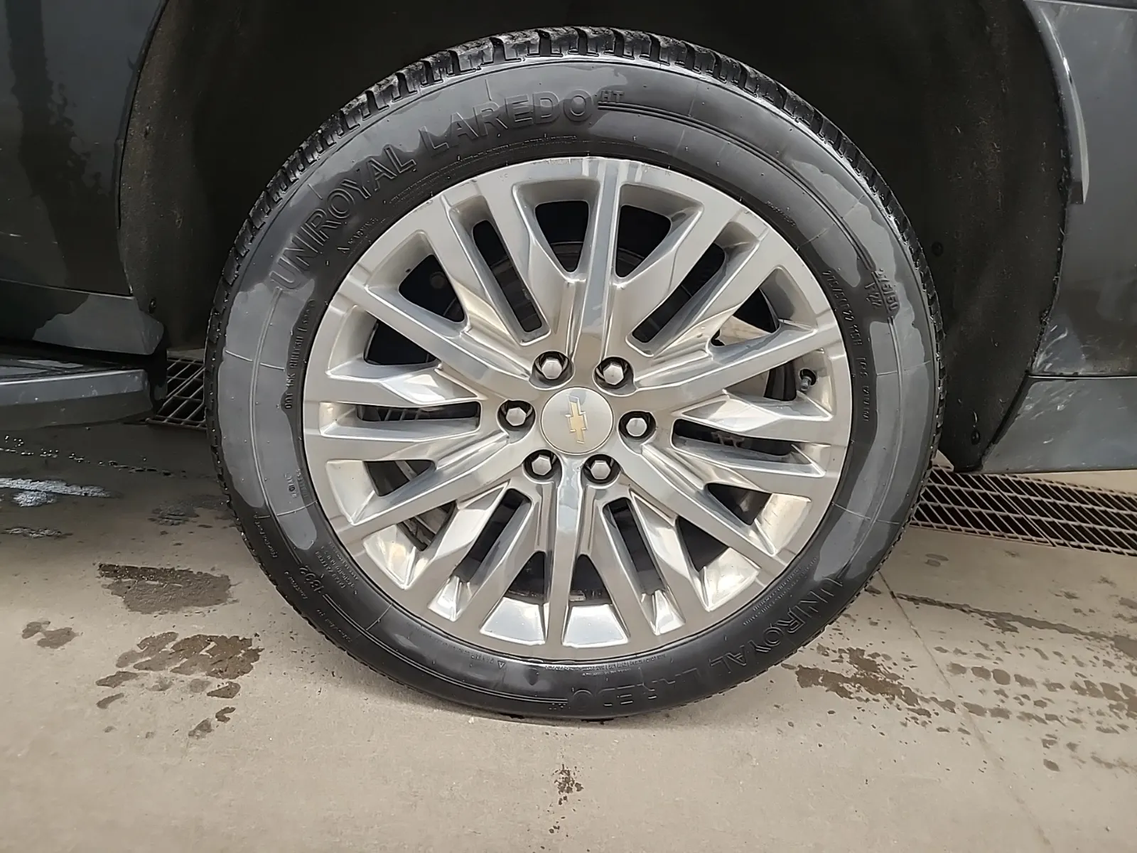 Left Rear Wheel/Tire Photo