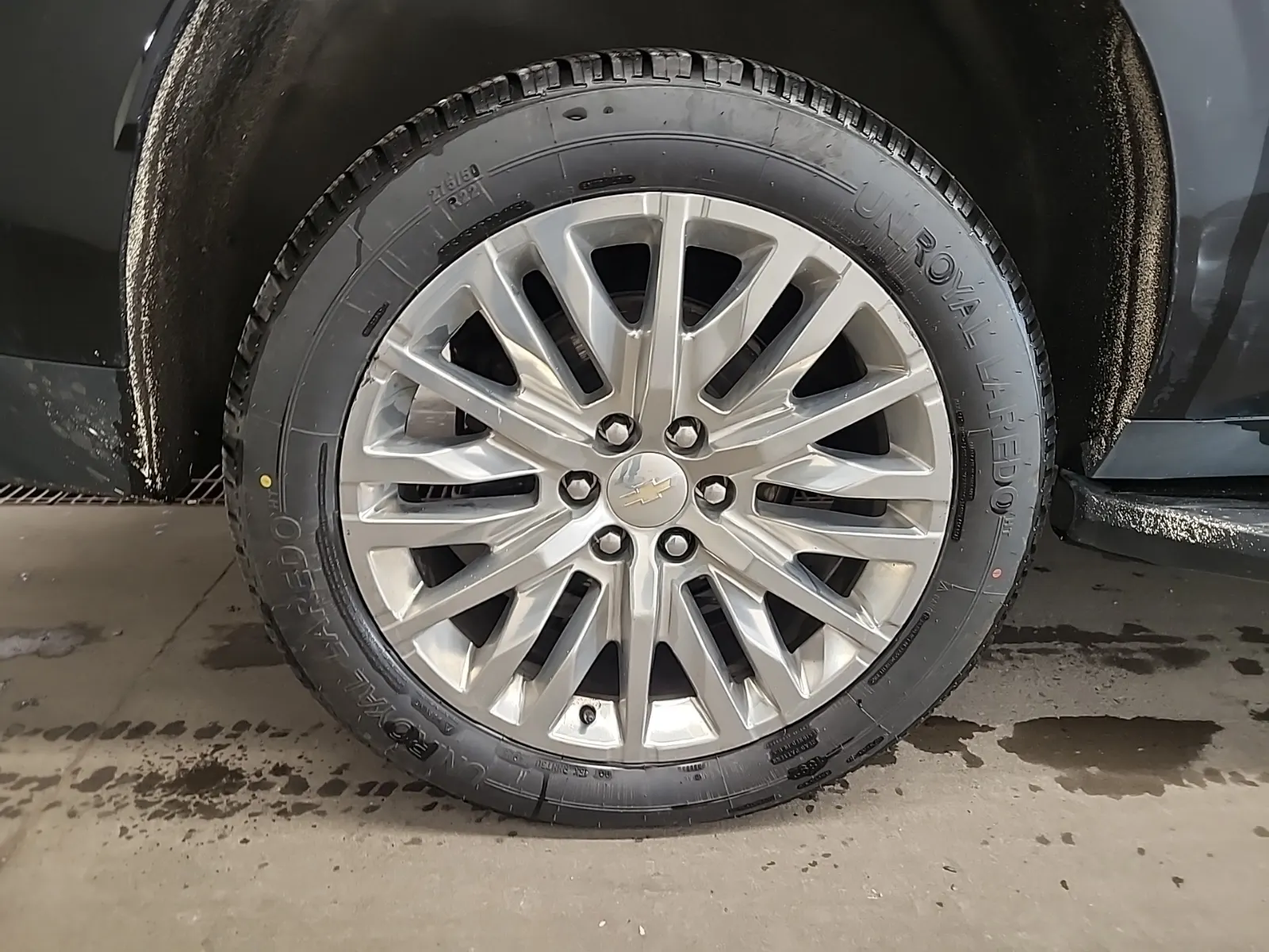 Right Rear Wheel/Tire Photo
