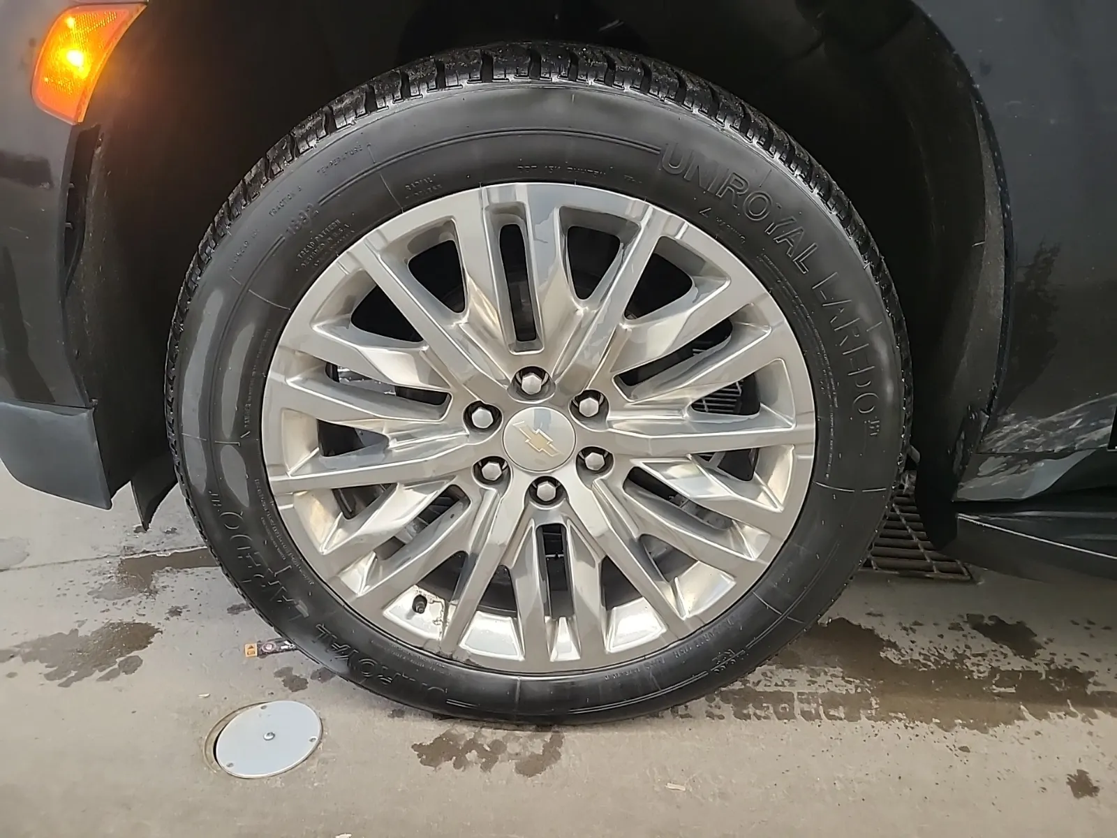 Front driver wheel/tire photo
