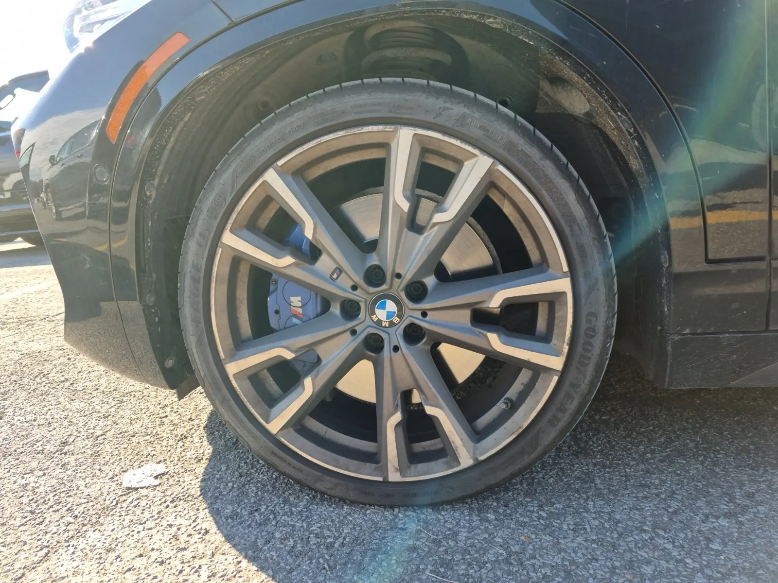 Front driver wheel/tire photo