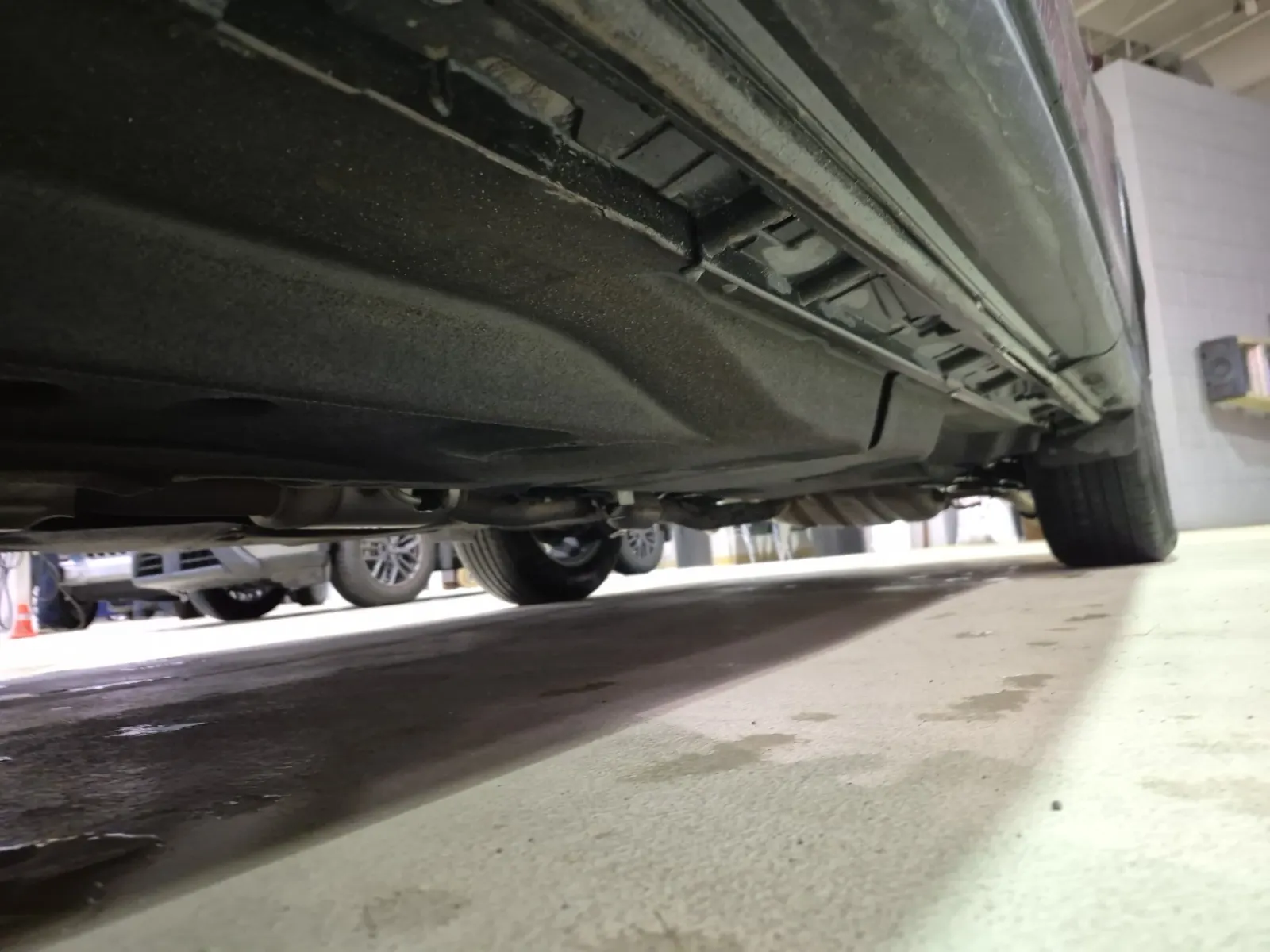 Undercarriage - Driver Photo
