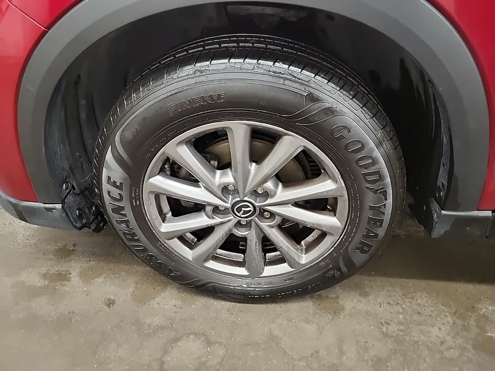 Front driver wheel/tire photo