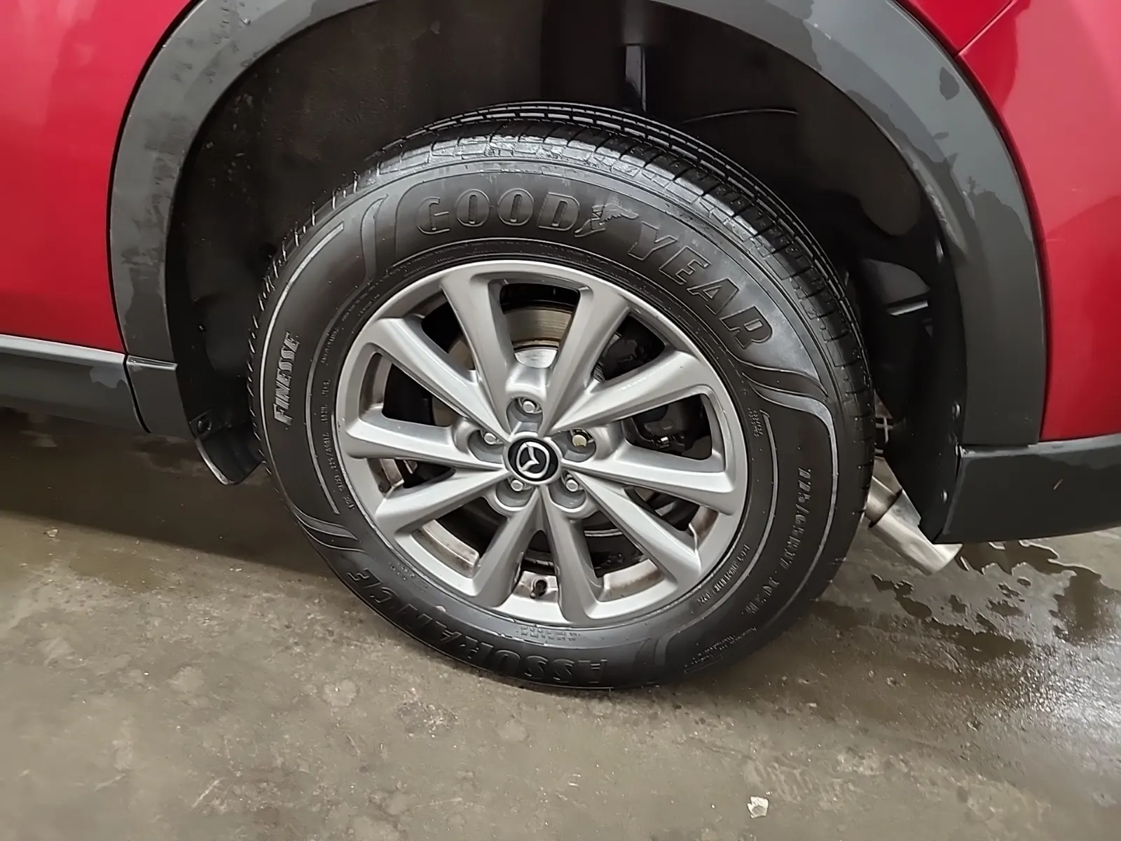 Left Rear Wheel/Tire Photo