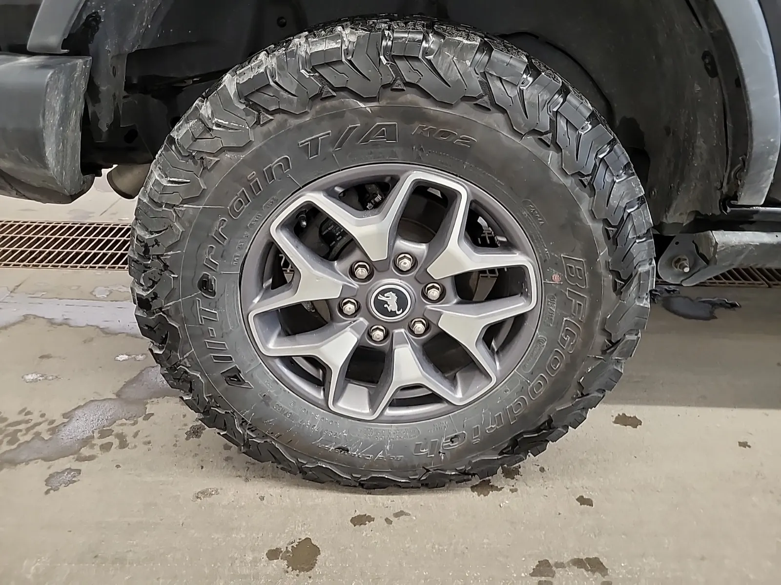 Right Rear Wheel/Tire Photo