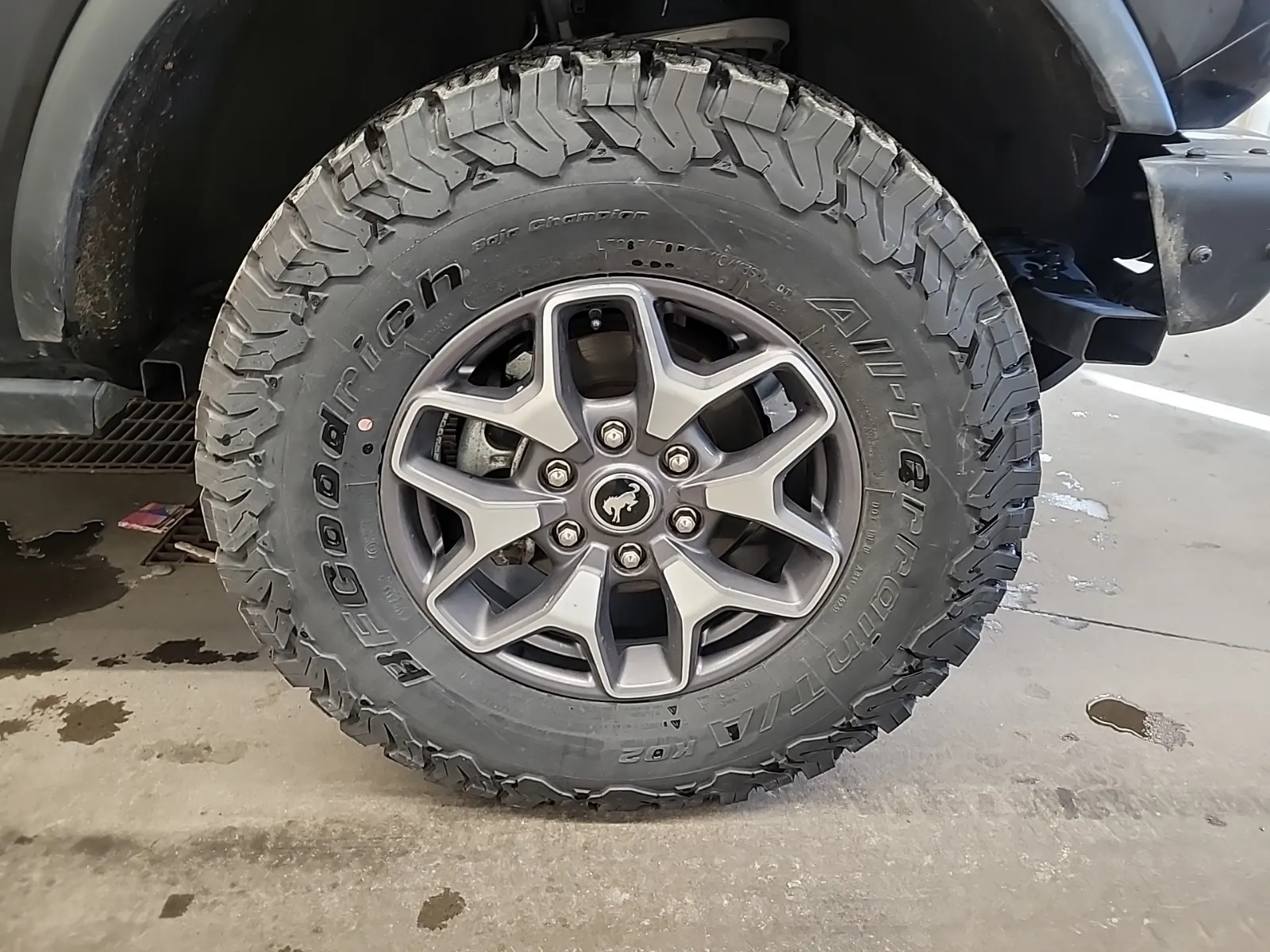 Right Front Wheel/Tire Photo