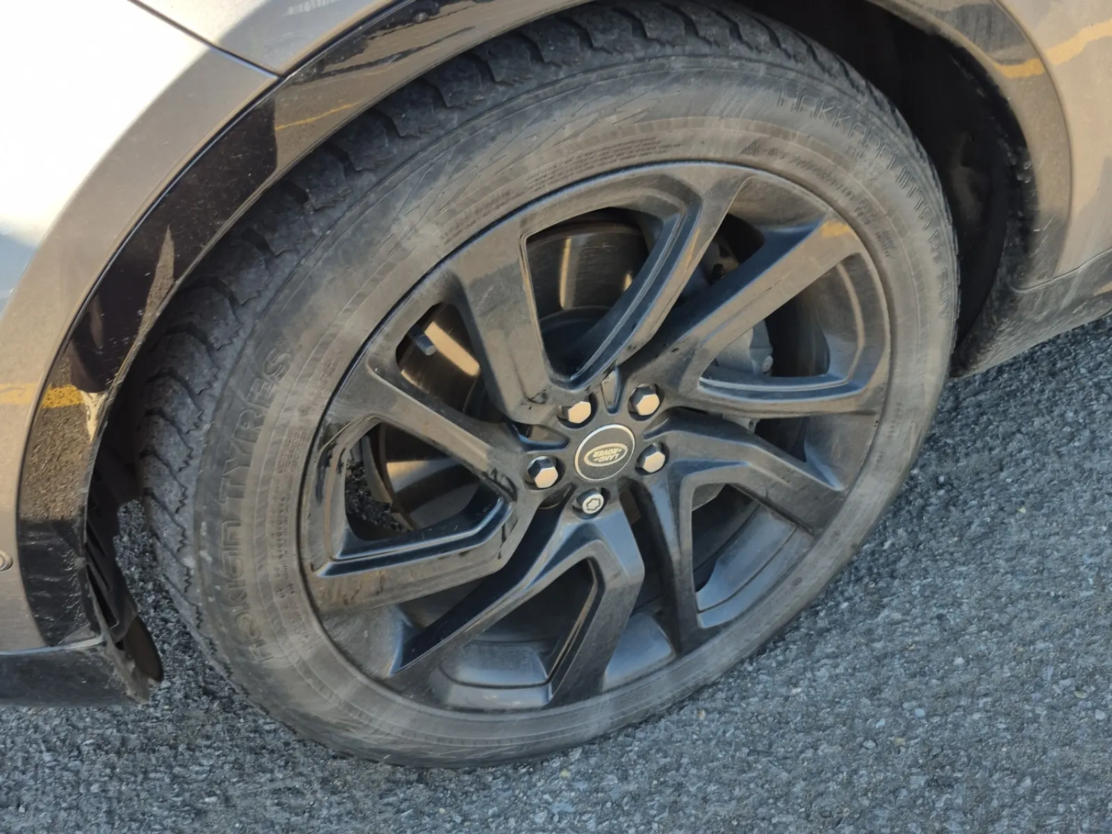 Front driver wheel/tire photo