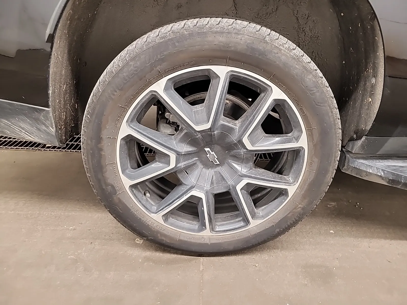 Right Rear Wheel/Tire Photo