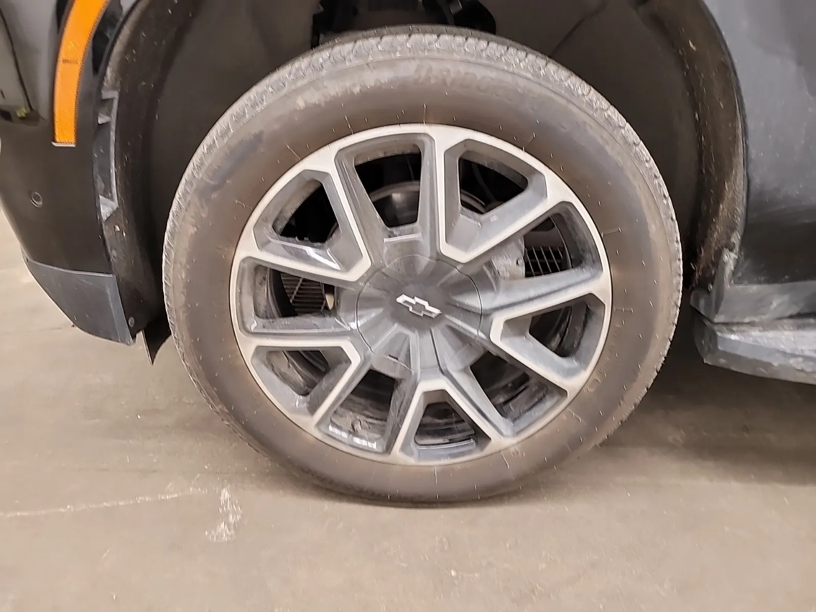 Front driver wheel/tire photo