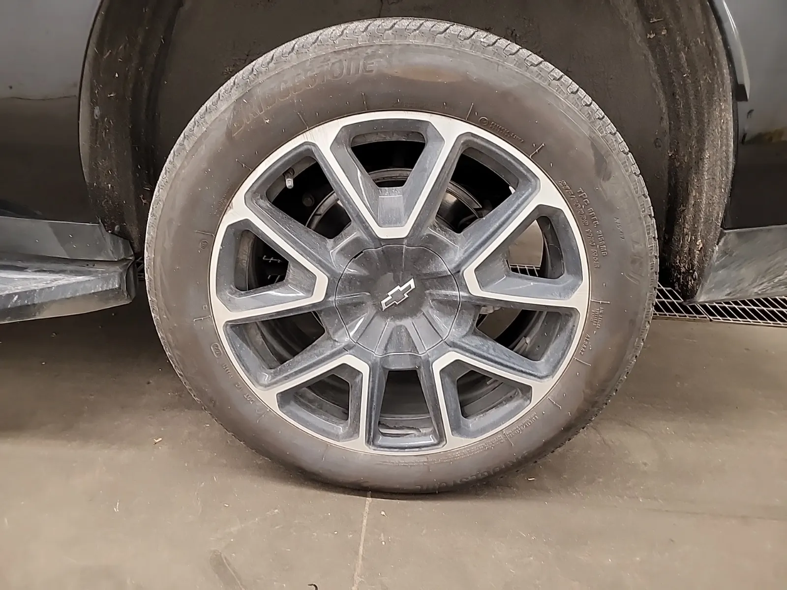 Left Rear Wheel/Tire Photo