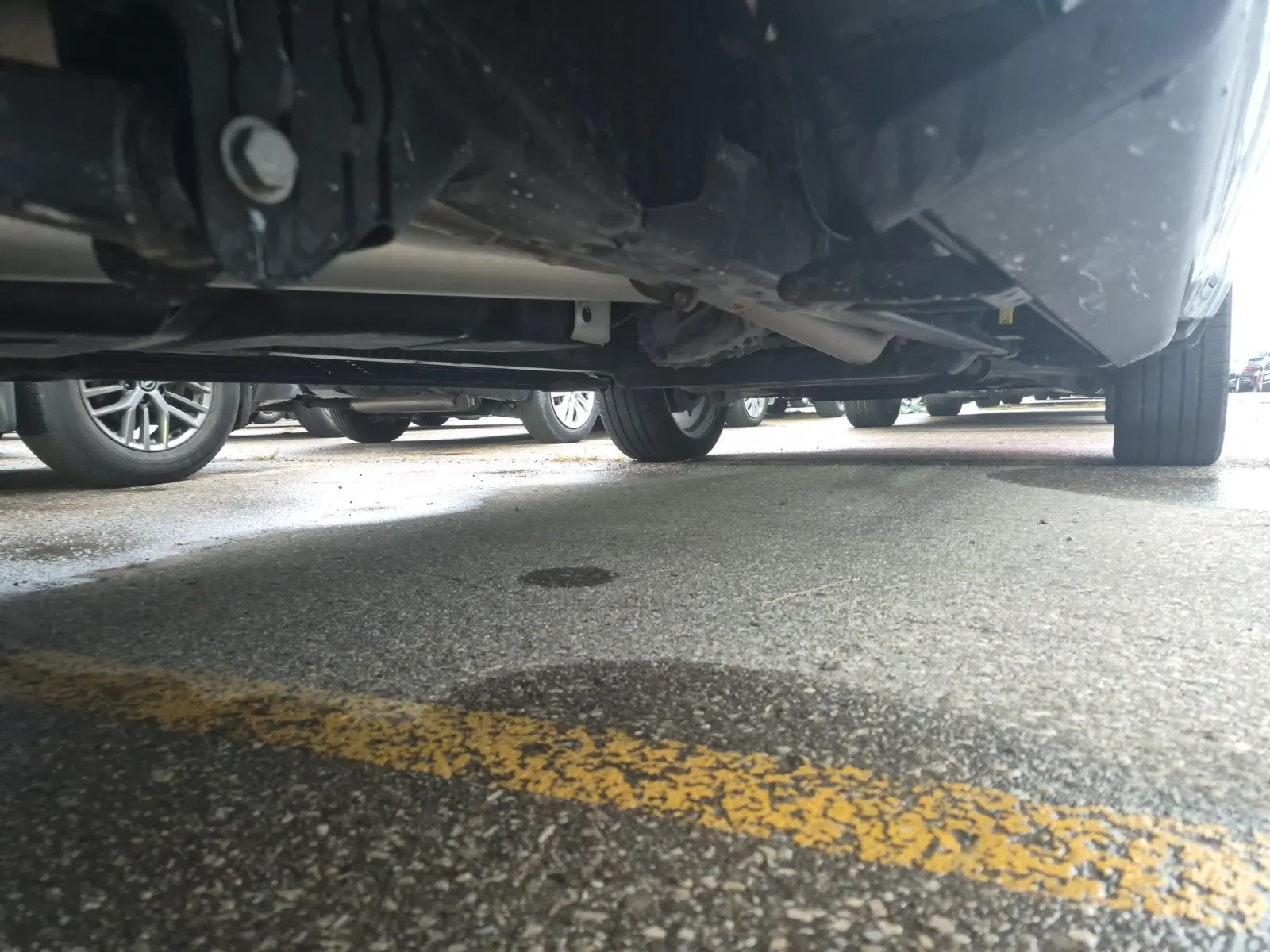Undercarriage - Passenger Photo