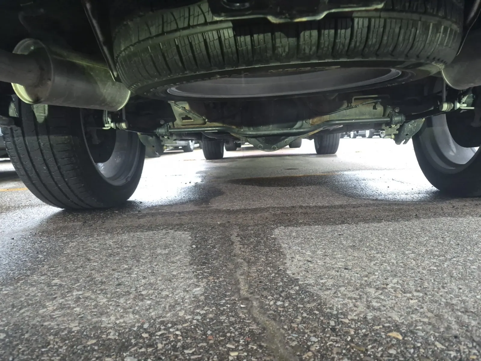 Undercarriage - Rear Photo